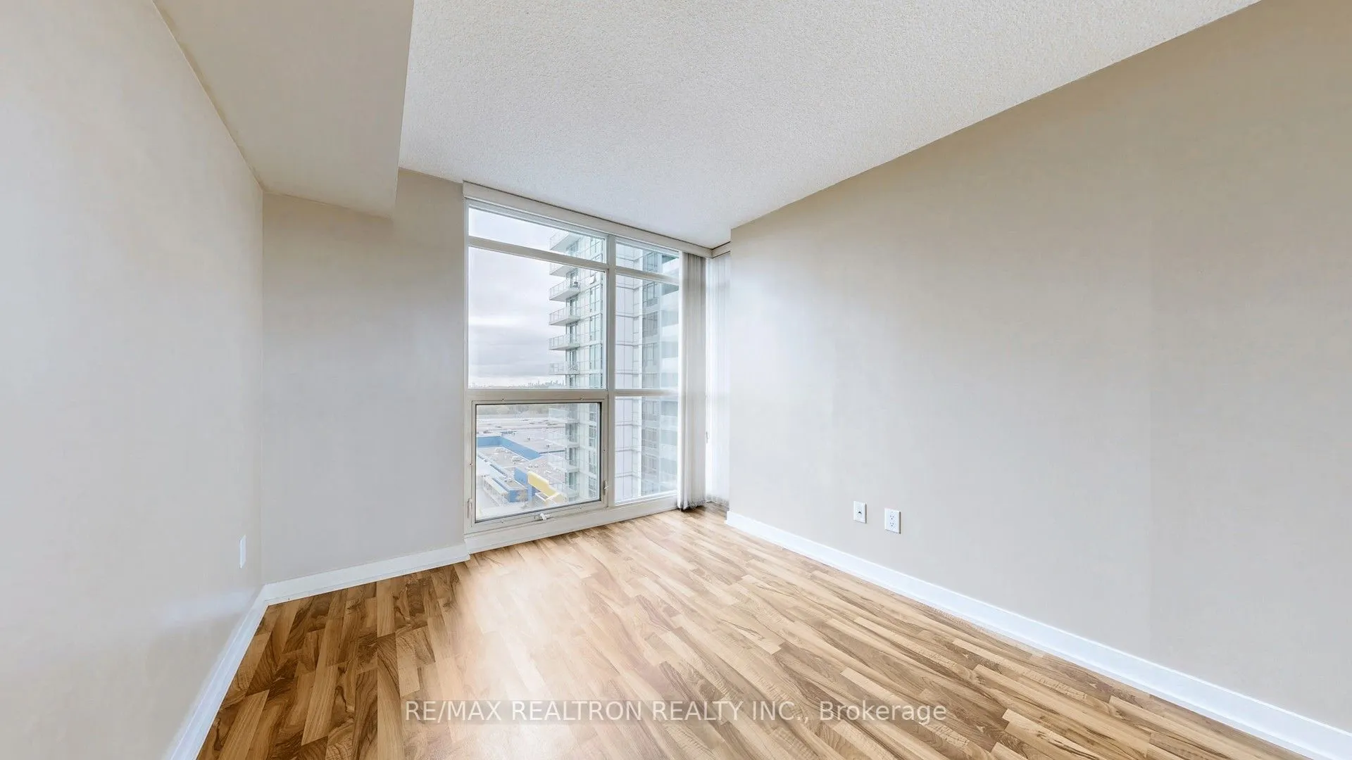 33 Singer Court, #1711