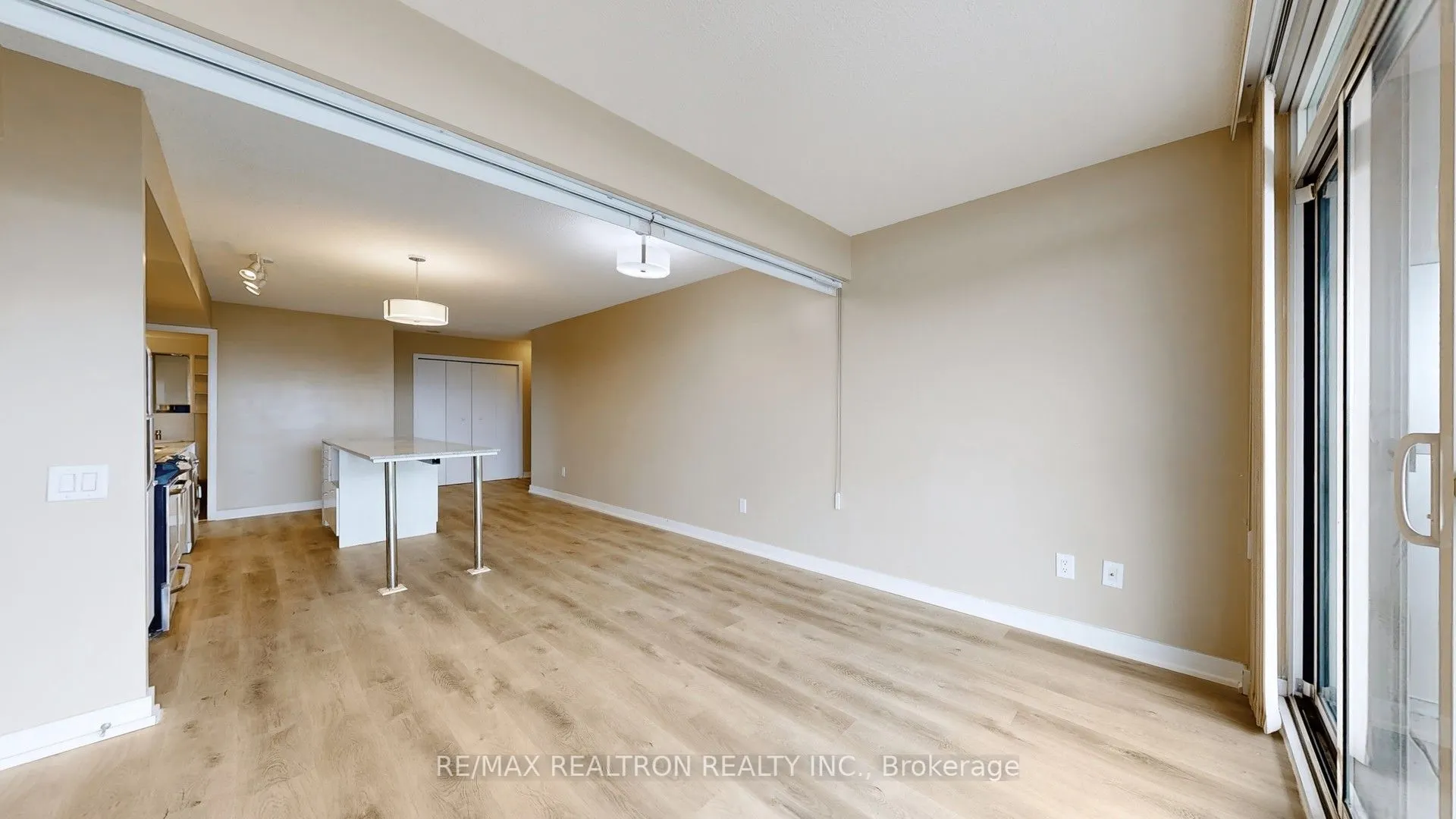 33 Singer Court, #1711