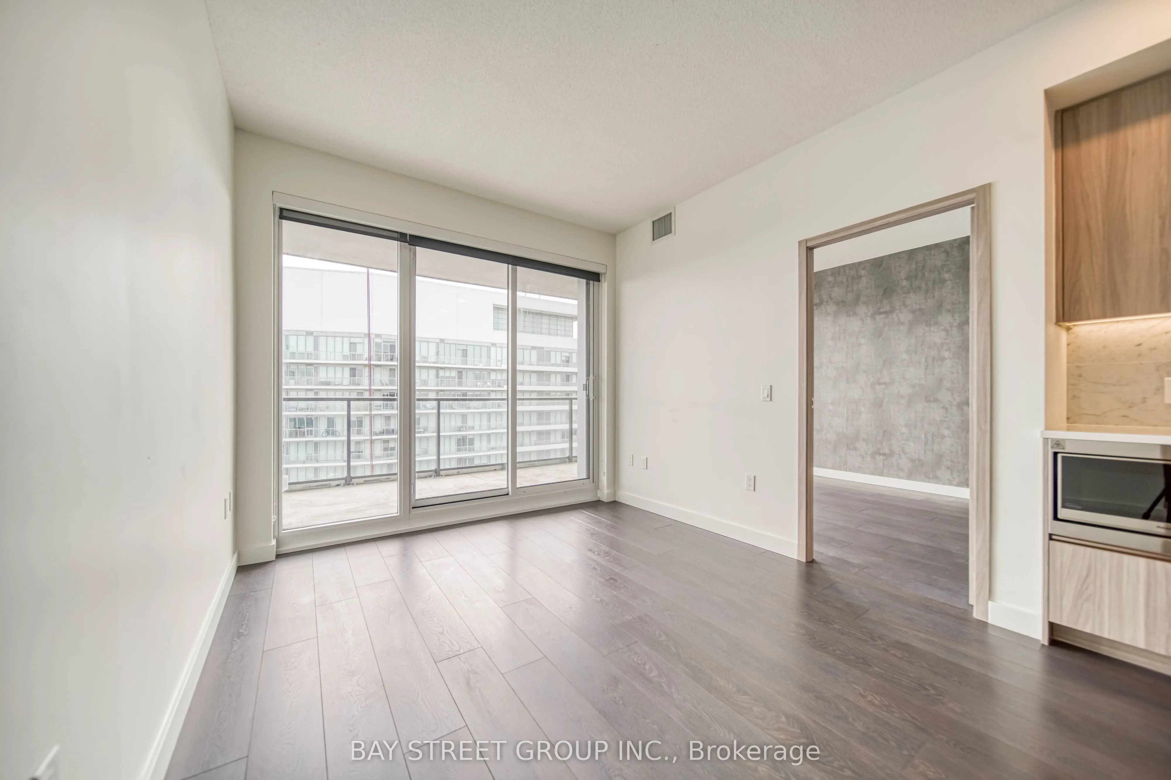 95 Mcmahon Drive, #3909