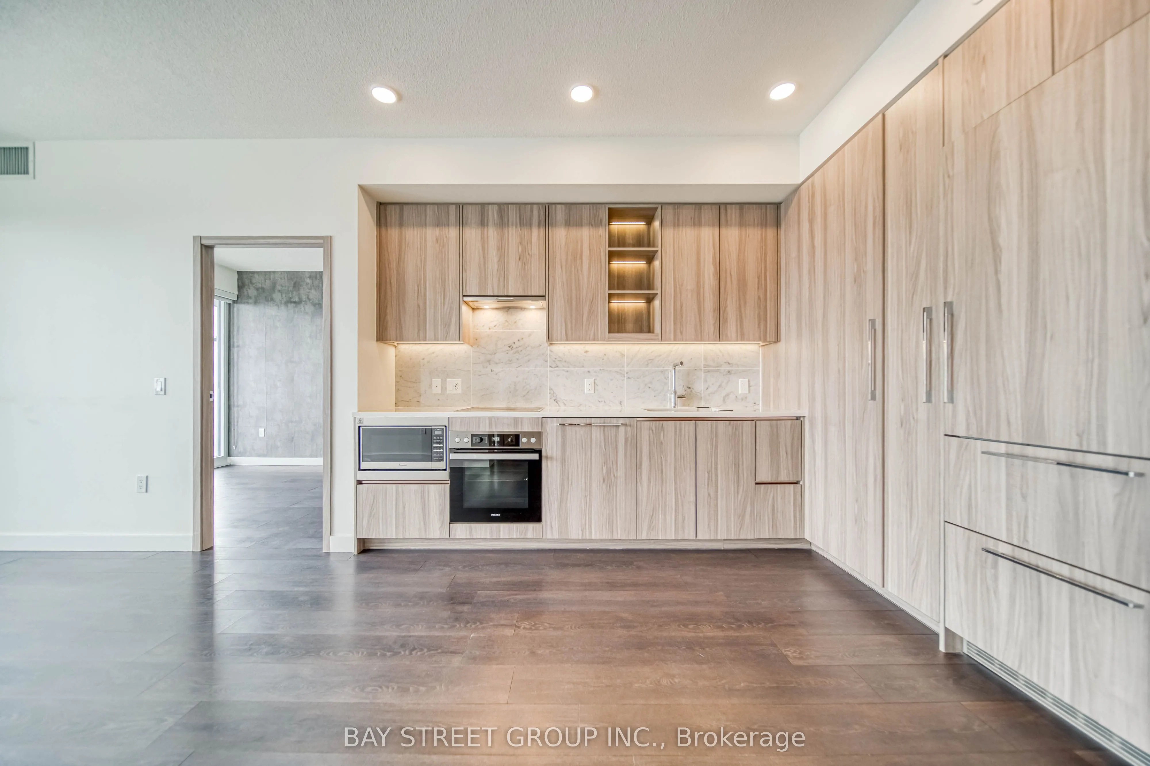 95 Mcmahon Drive, #3909