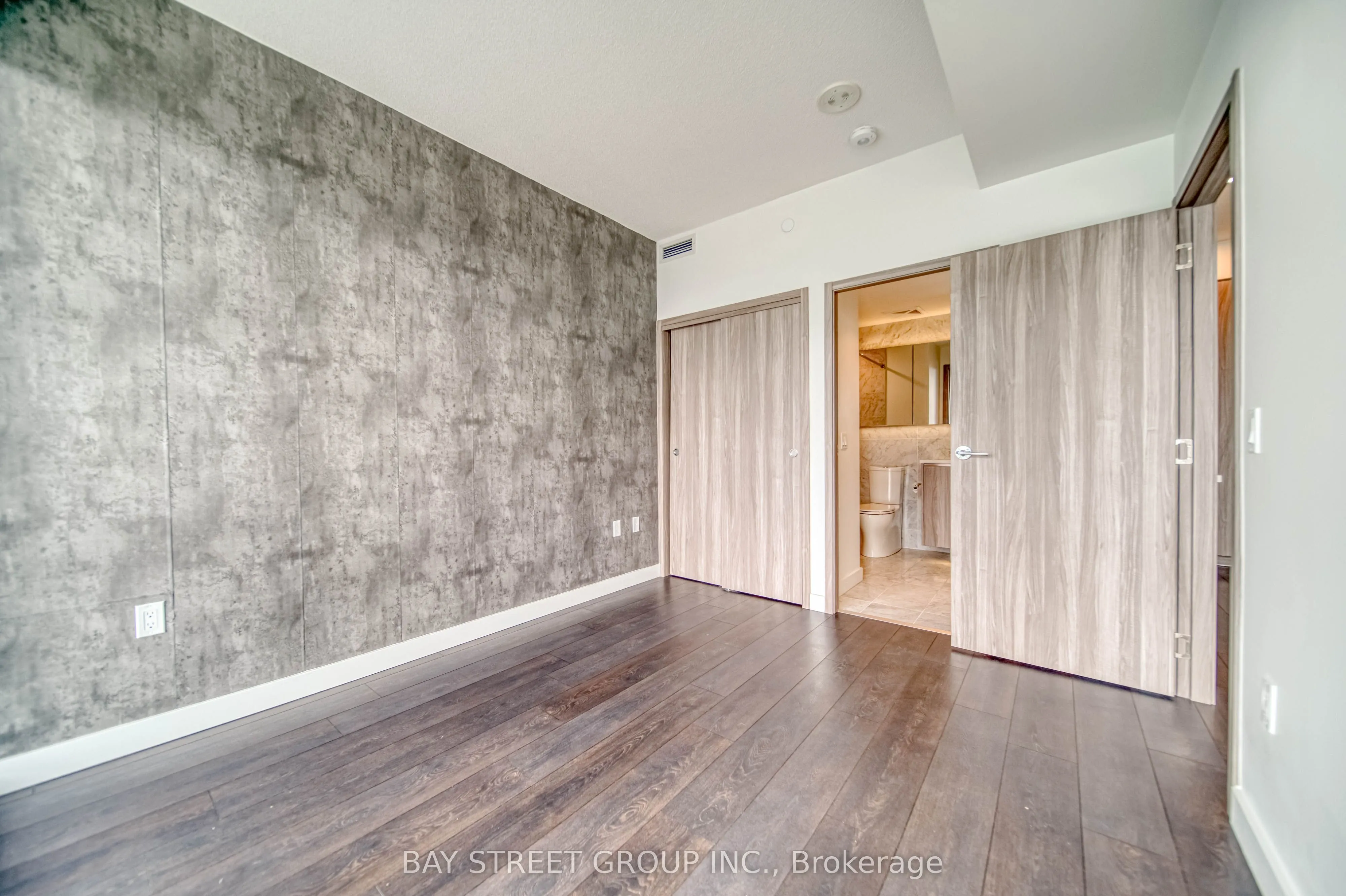 95 Mcmahon Drive, #3909