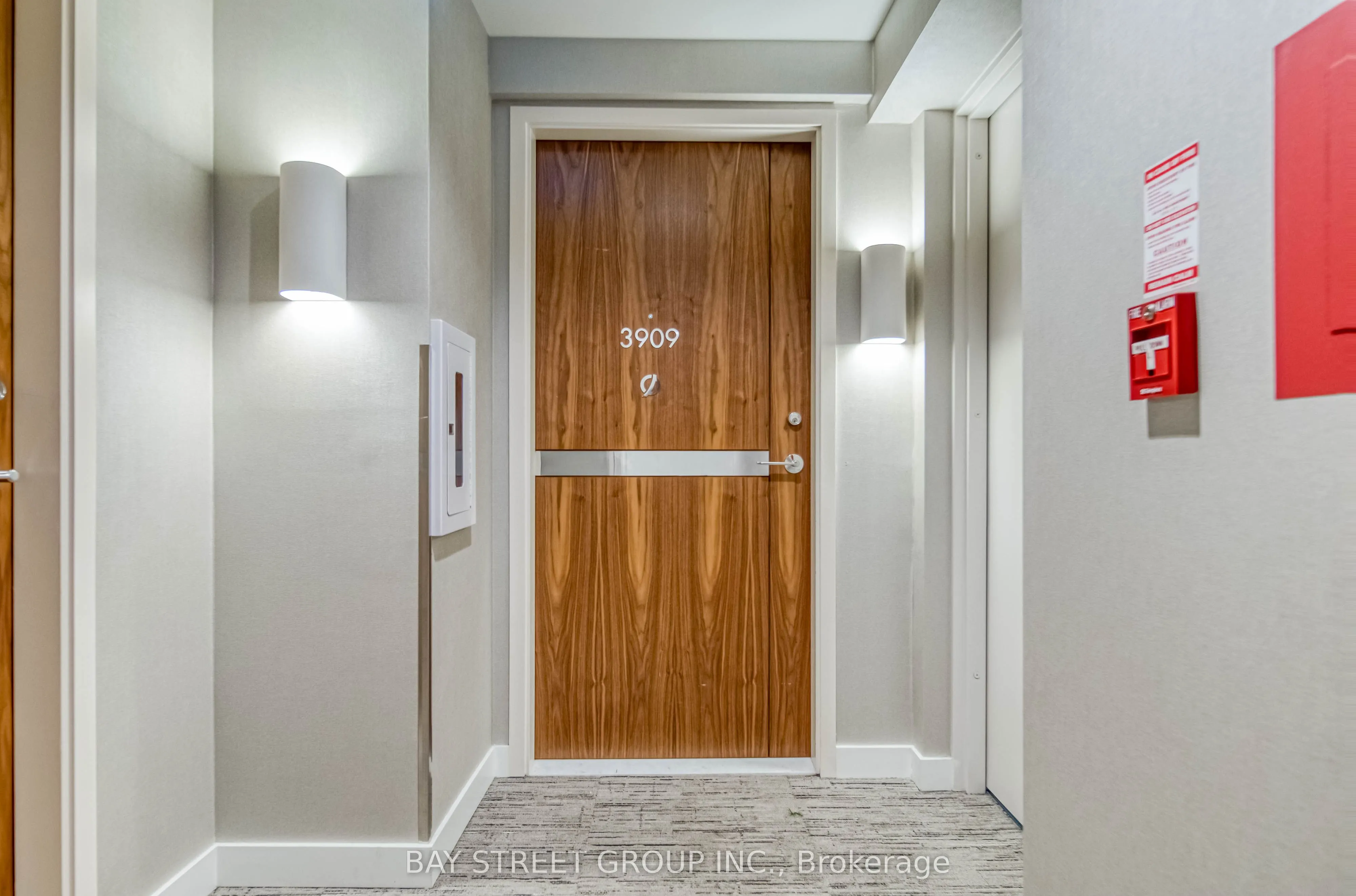 95 Mcmahon Drive, #3909