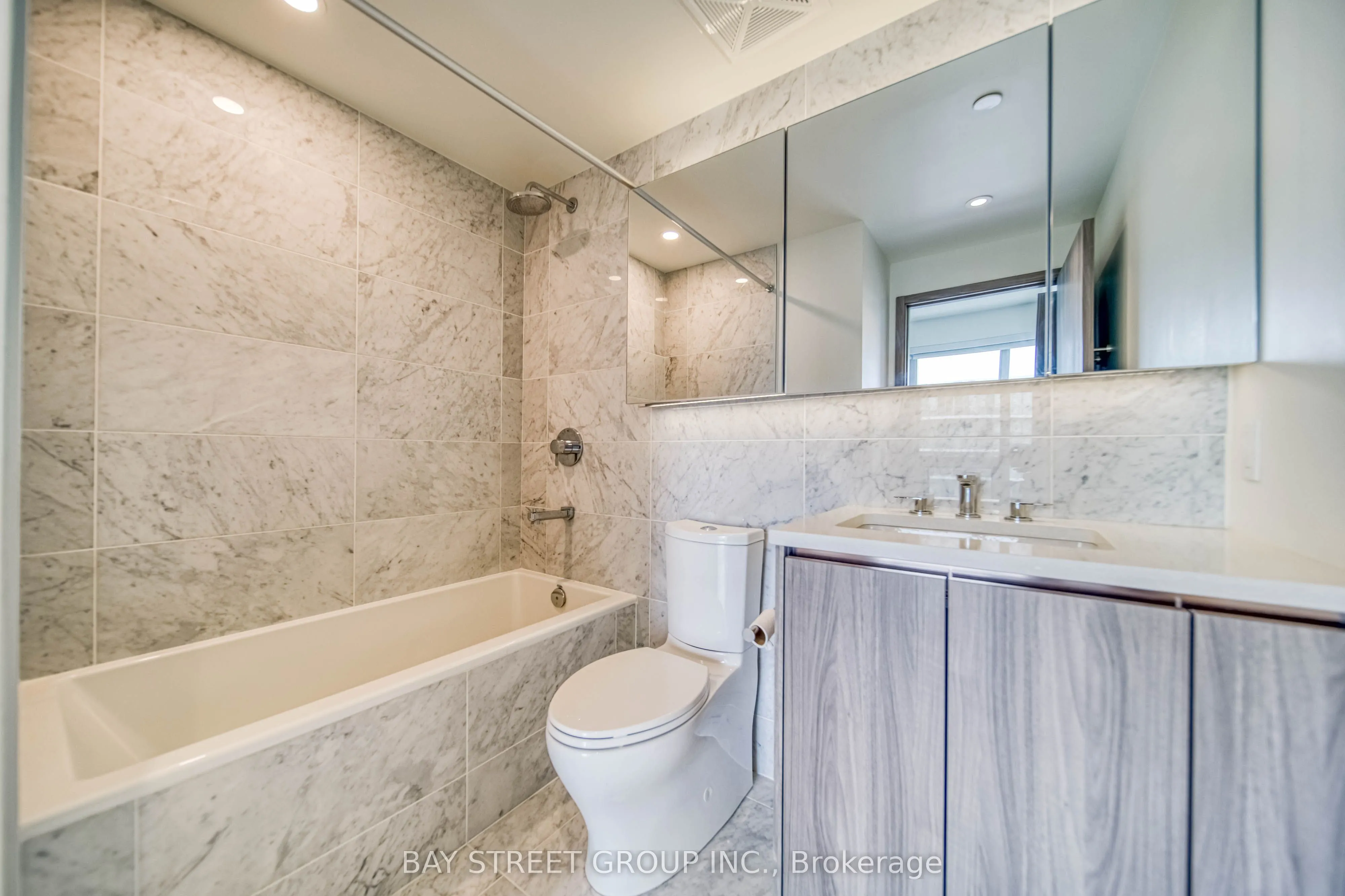95 Mcmahon Drive, #3909