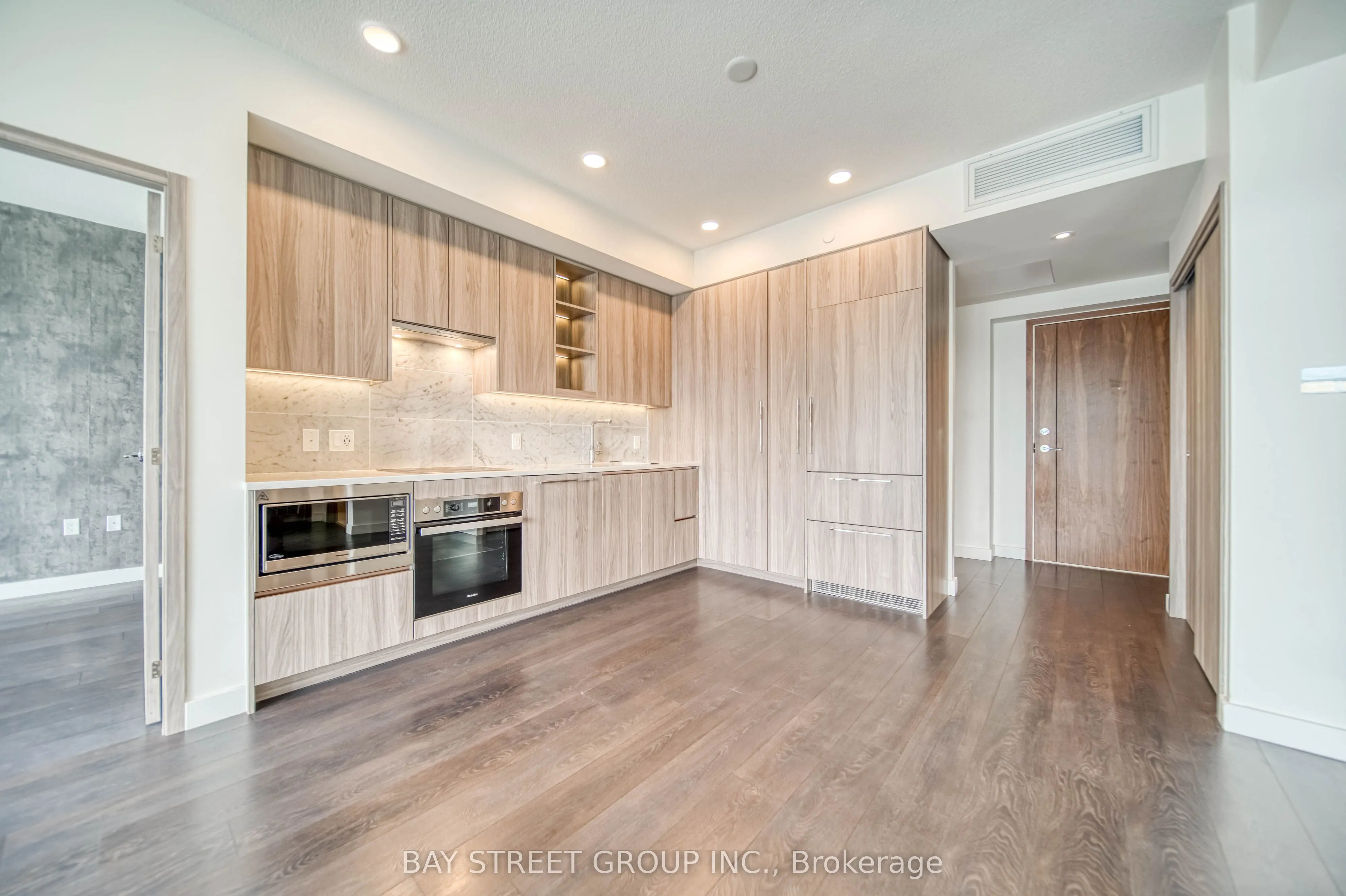 95 Mcmahon Drive, #3909
