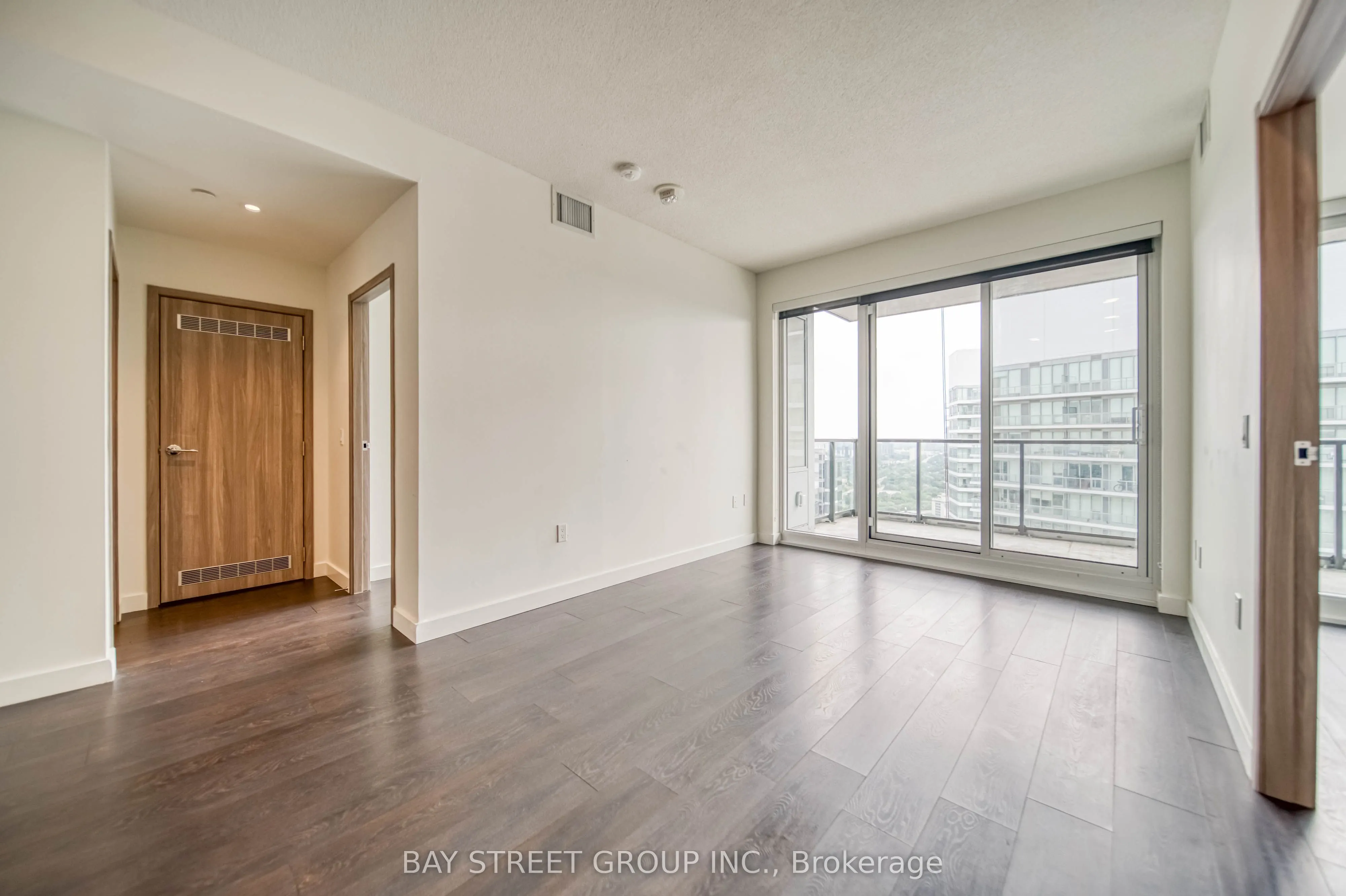 95 Mcmahon Drive, #3909