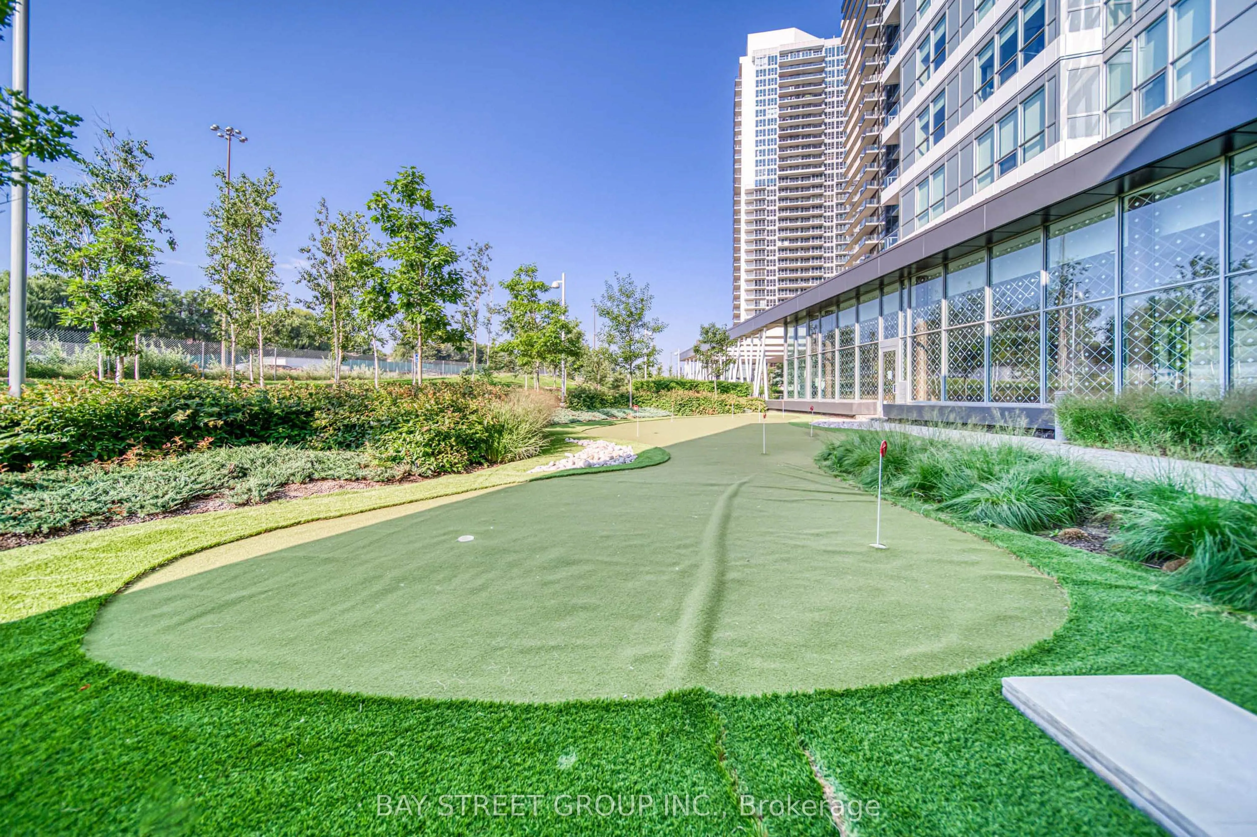 95 Mcmahon Drive, #3909