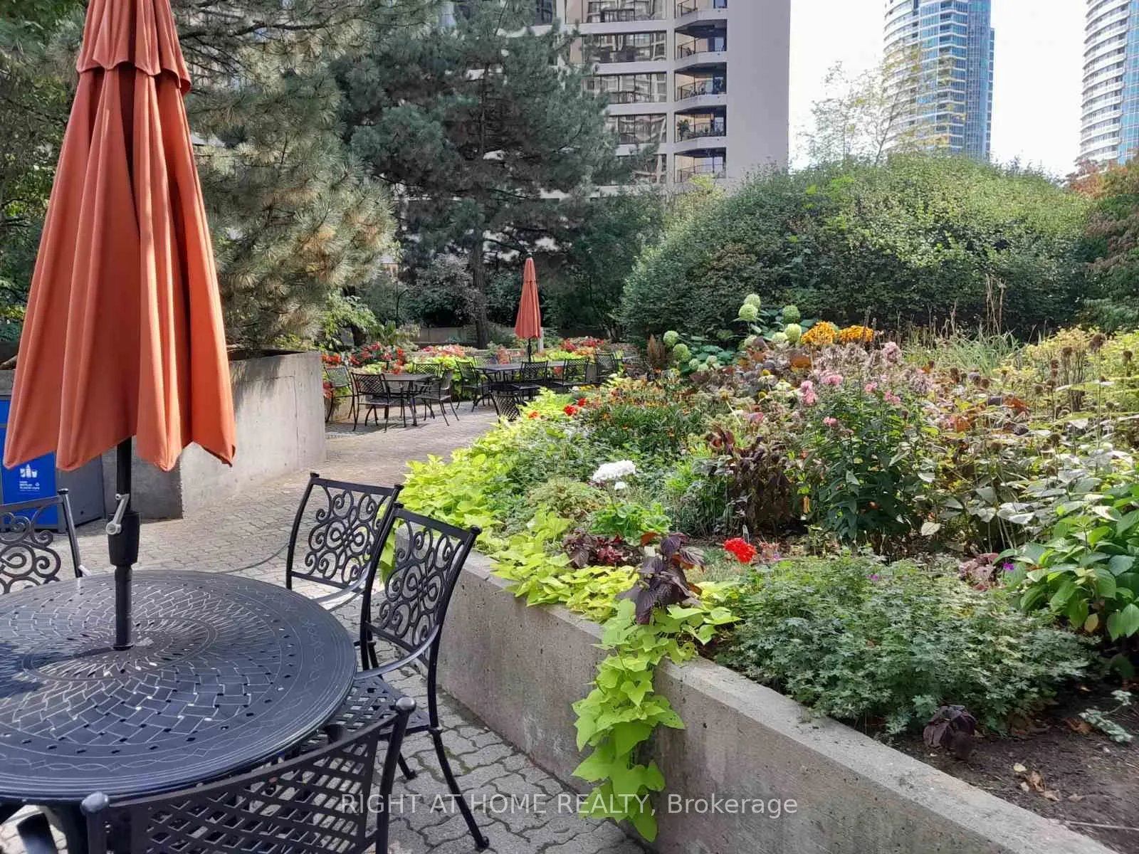 33 Harbour Square, #3240