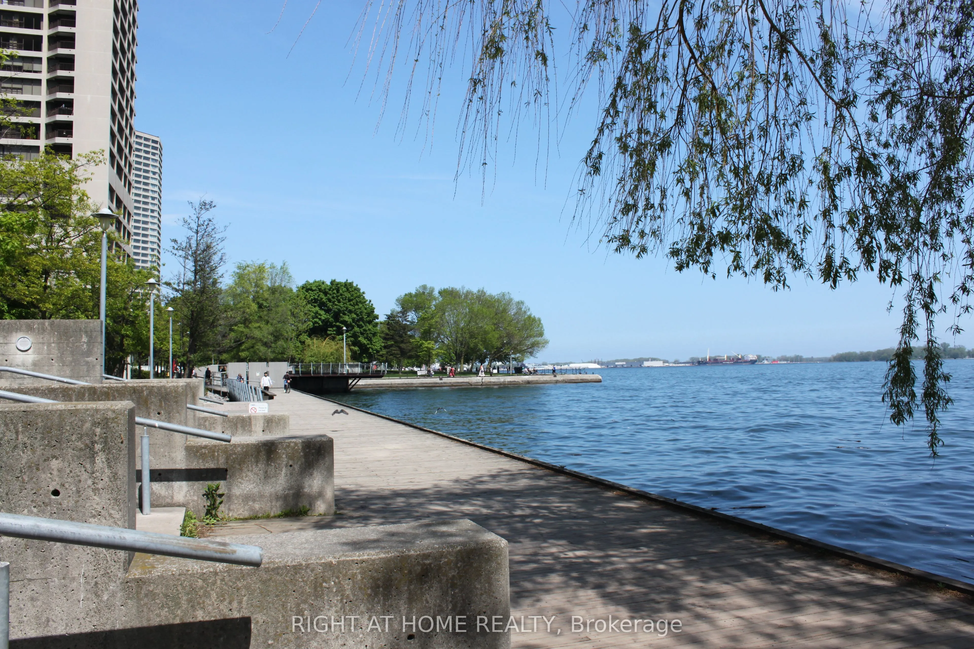 33 Harbour Square, #3240