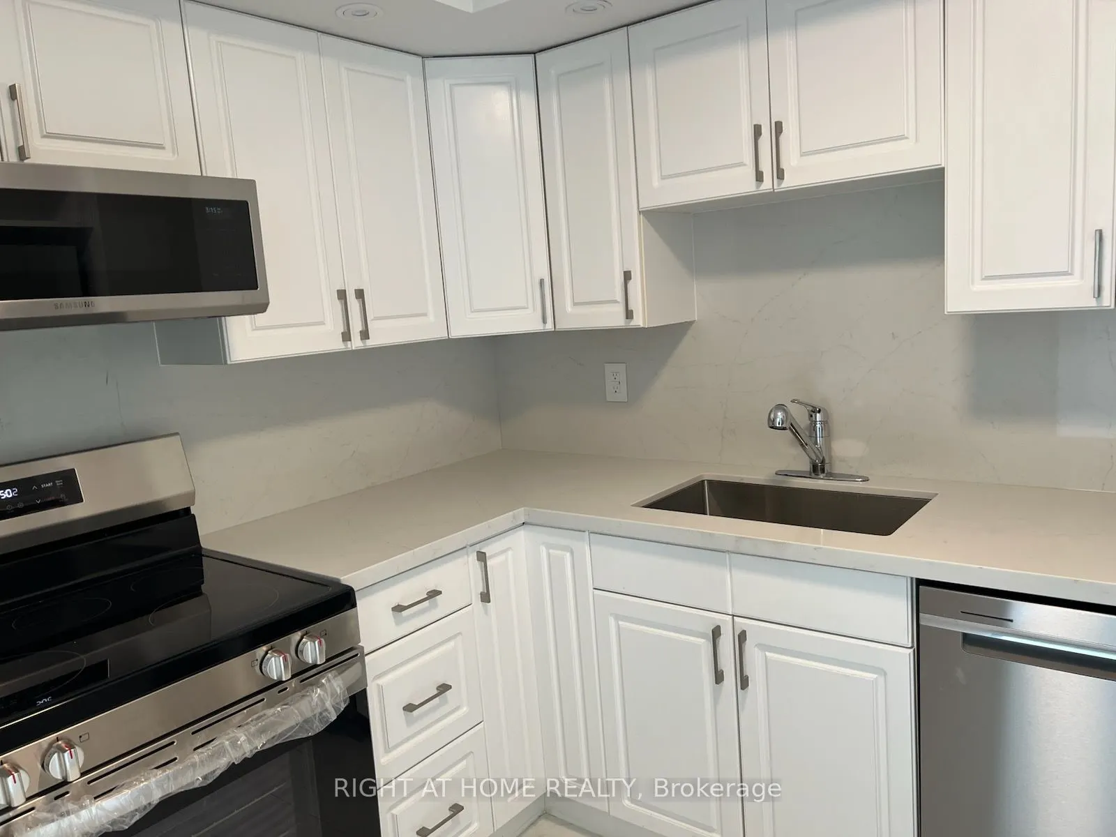33 Harbour Square, #3240