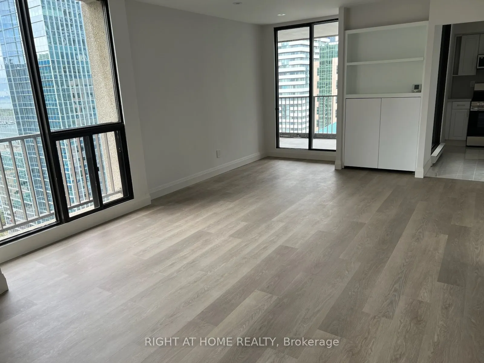 33 Harbour Square, #3240