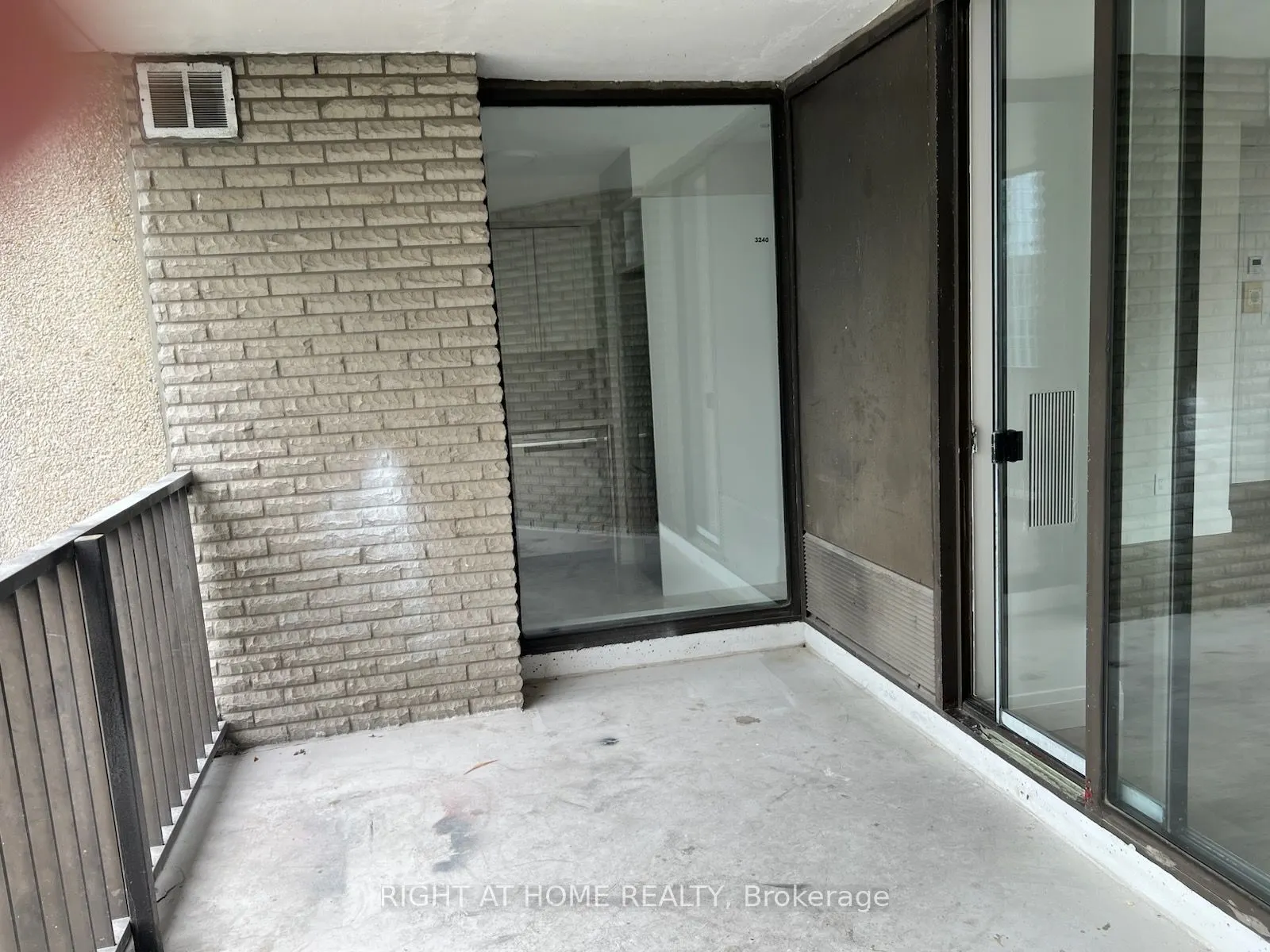 33 Harbour Square, #3240
