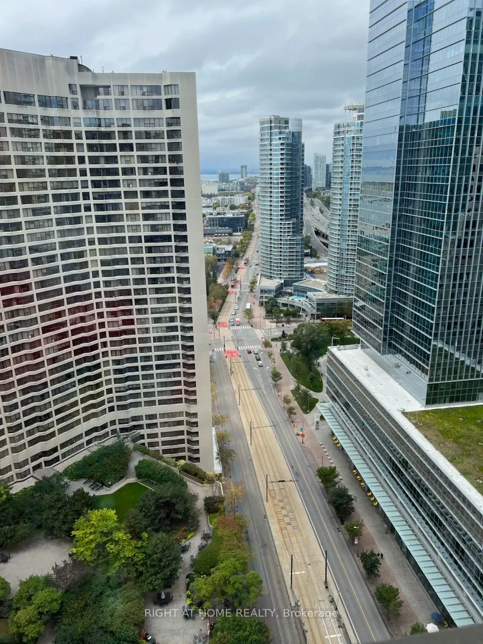 33 Harbour Square, #3240