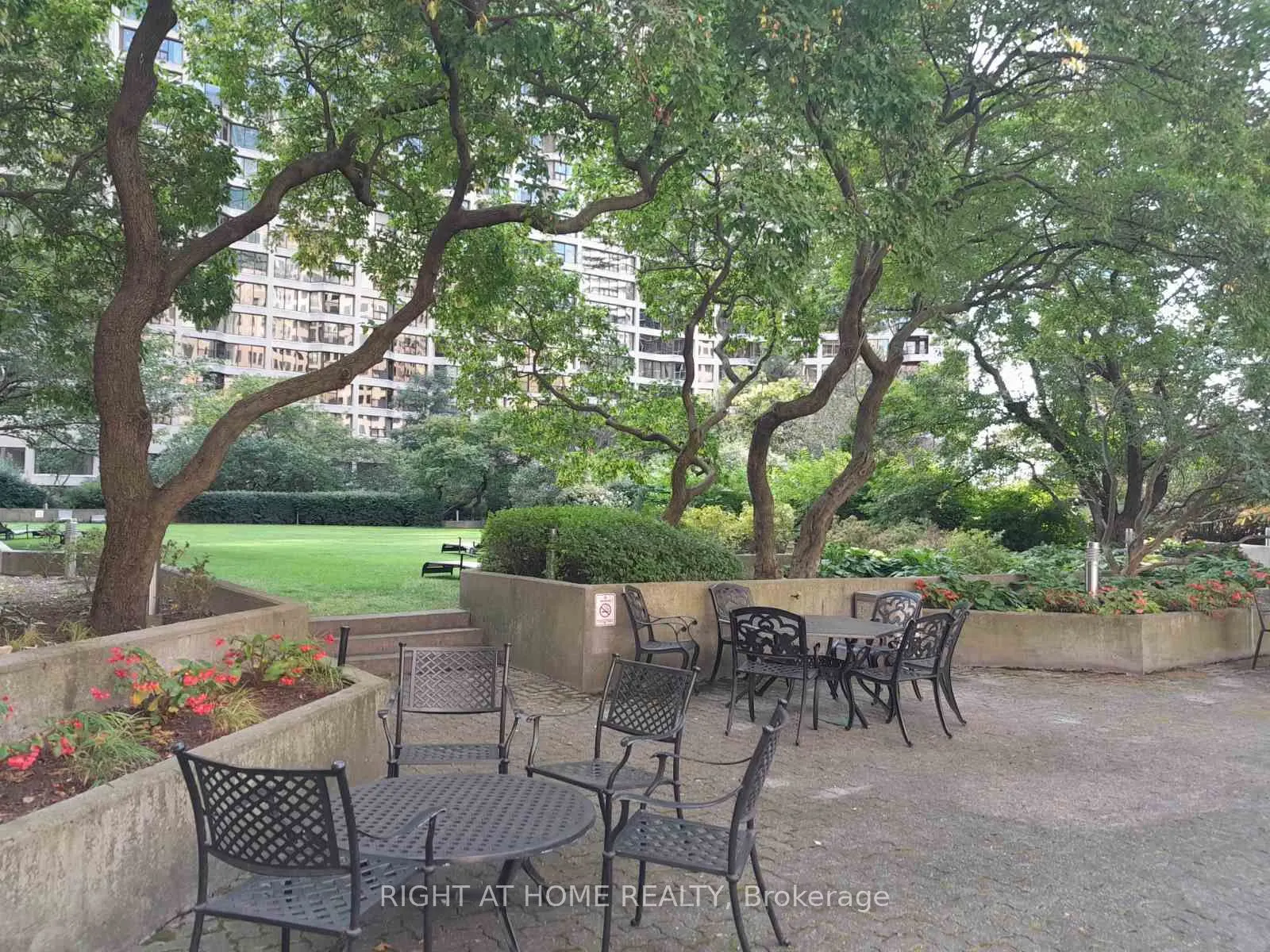 33 Harbour Square, #3240