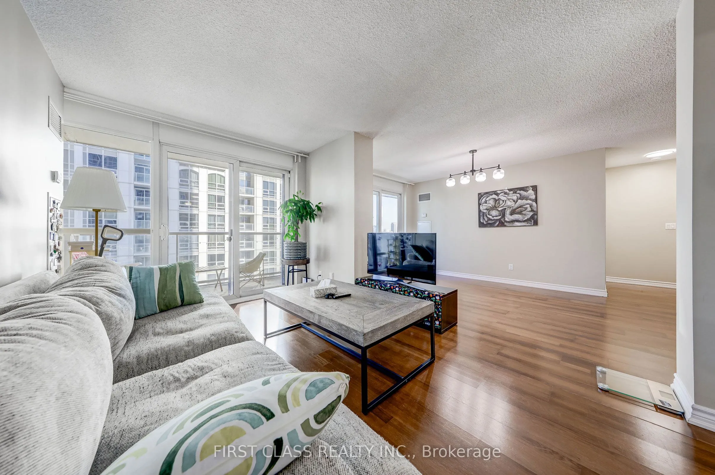 761 Bay Street, #2813