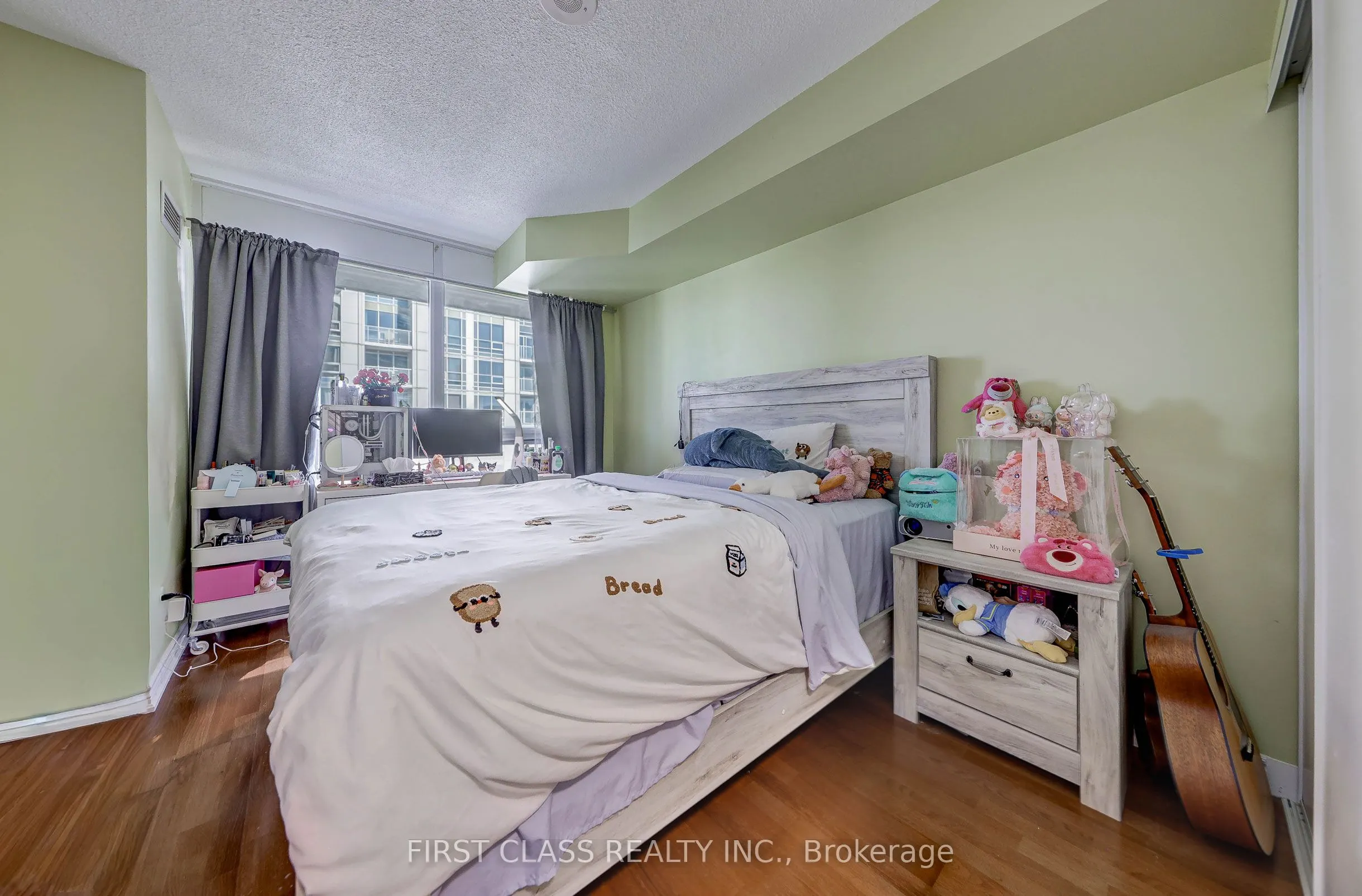 761 Bay Street, #2813