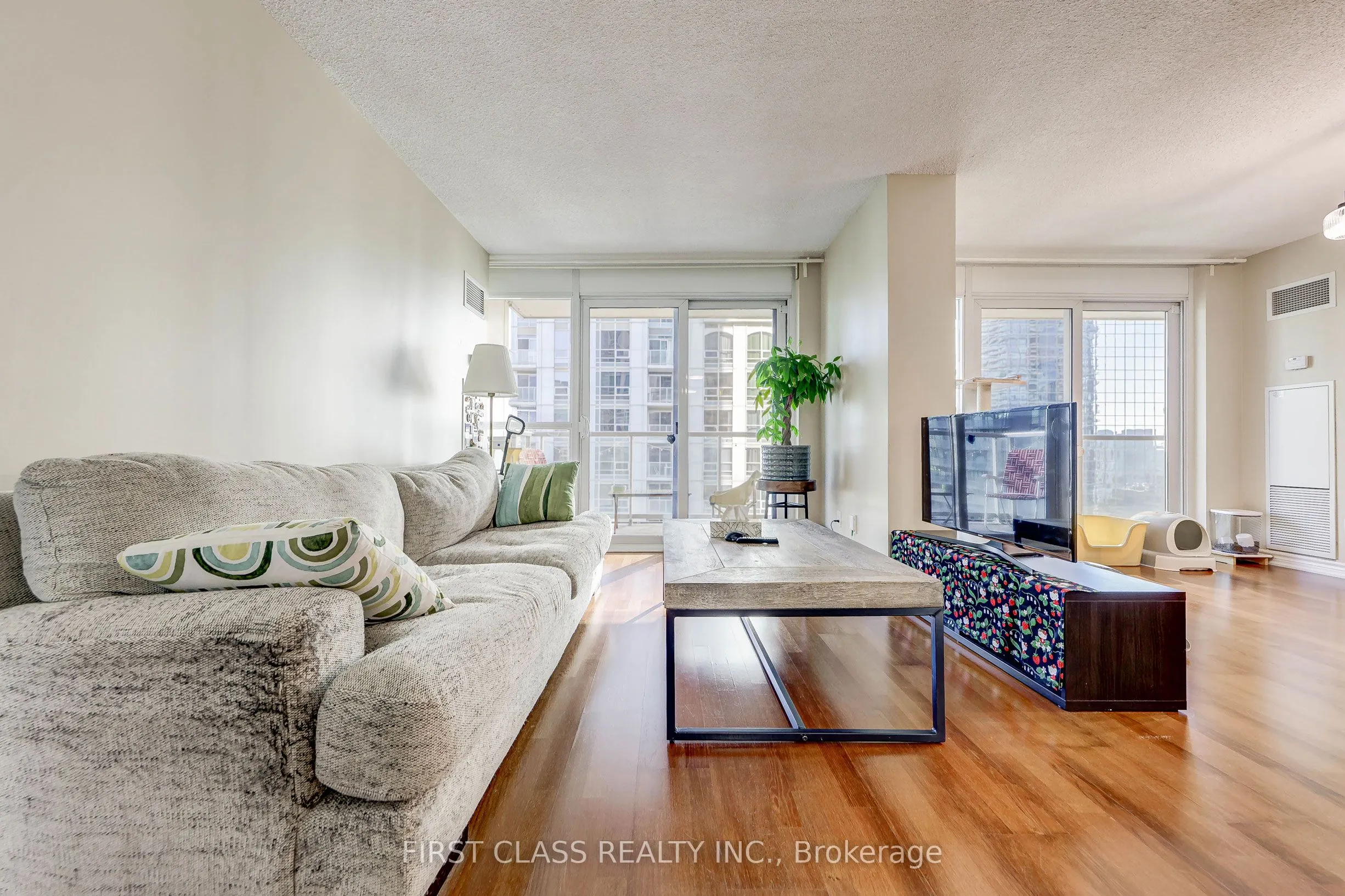 761 Bay Street, #2813