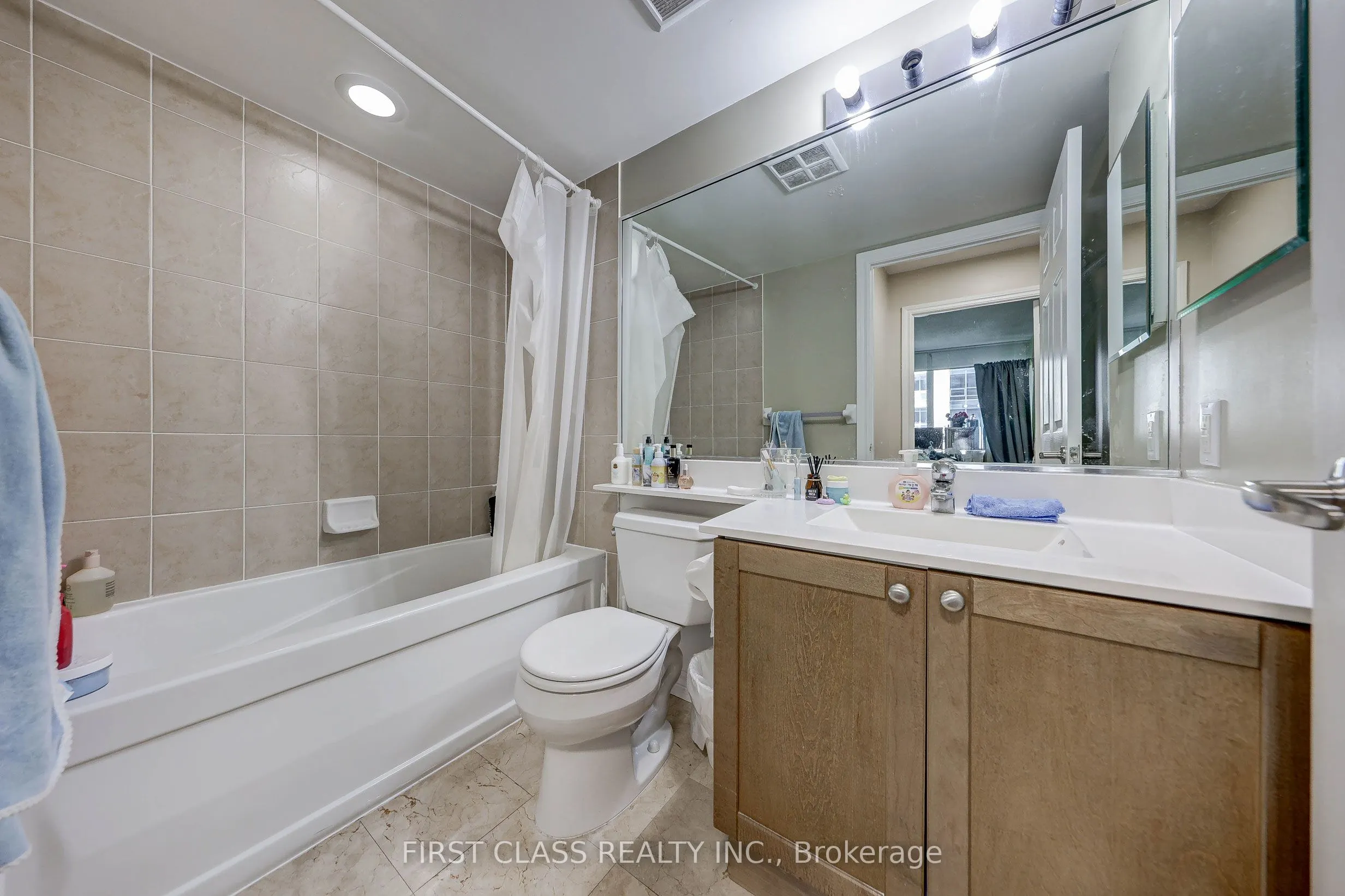 761 Bay Street, #2813