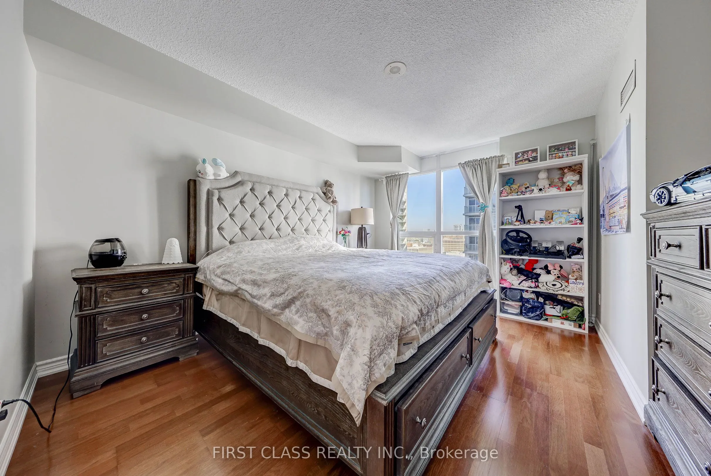 761 Bay Street, #2813