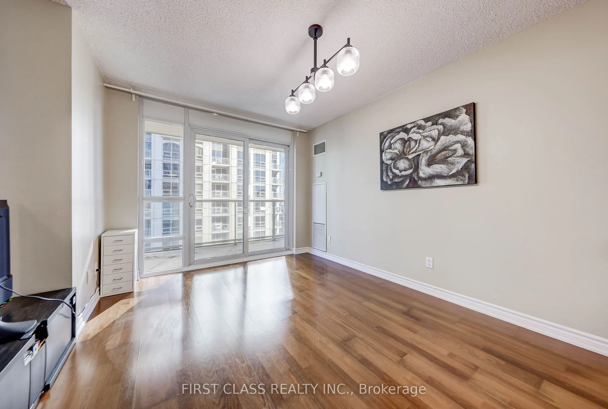 761 Bay Street, #2813