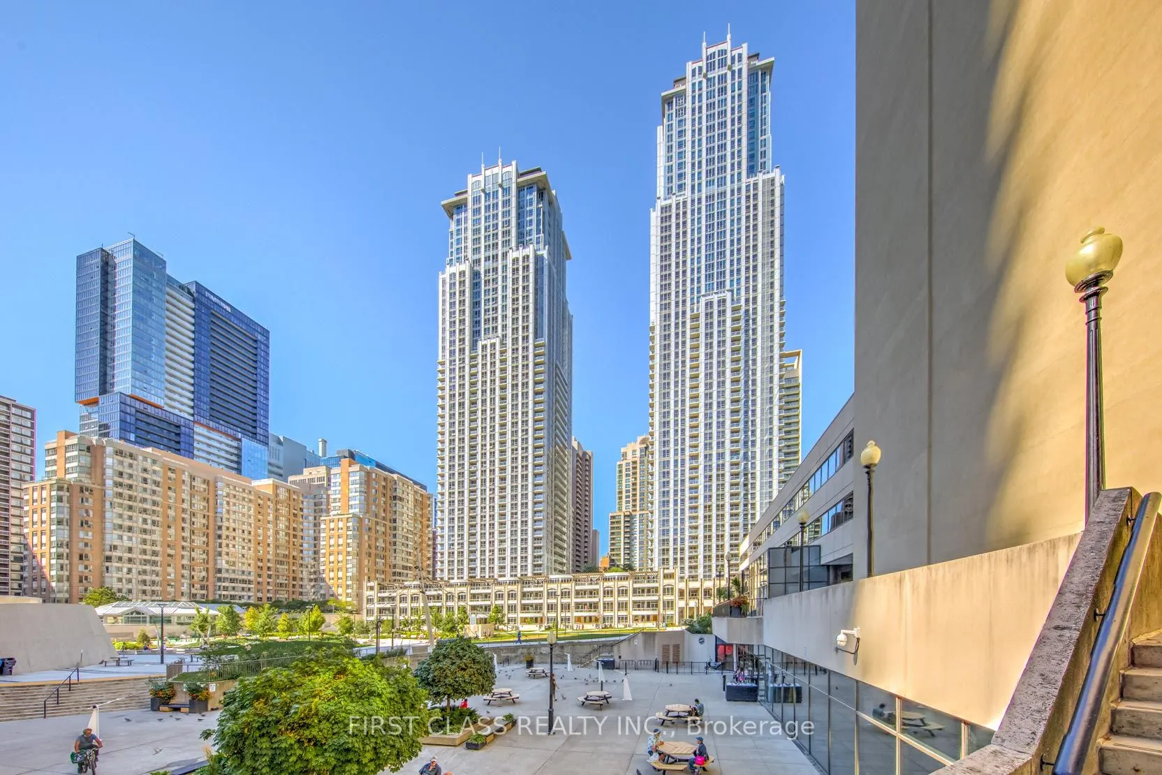 761 Bay Street, #2813