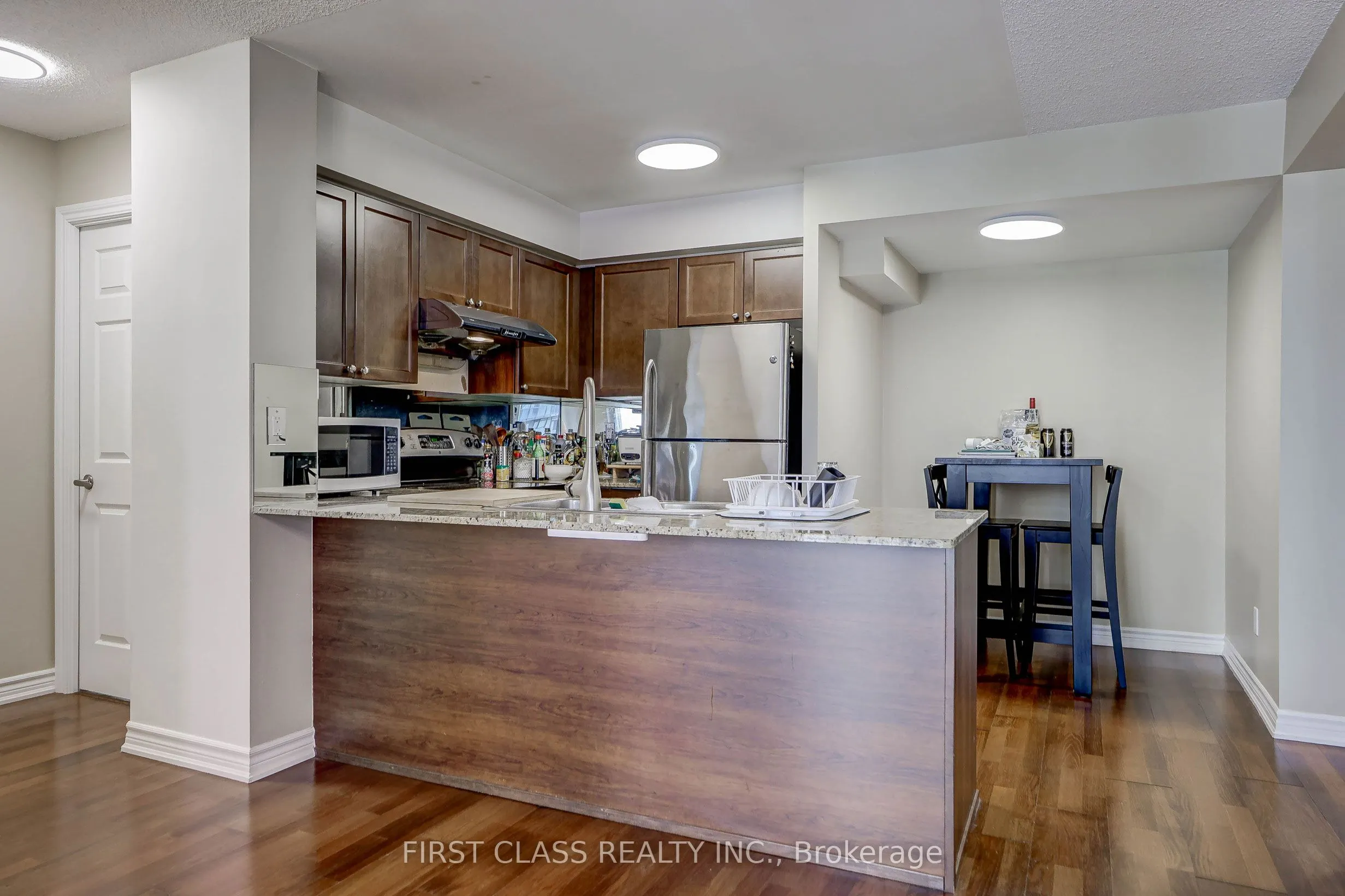 761 Bay Street, #2813