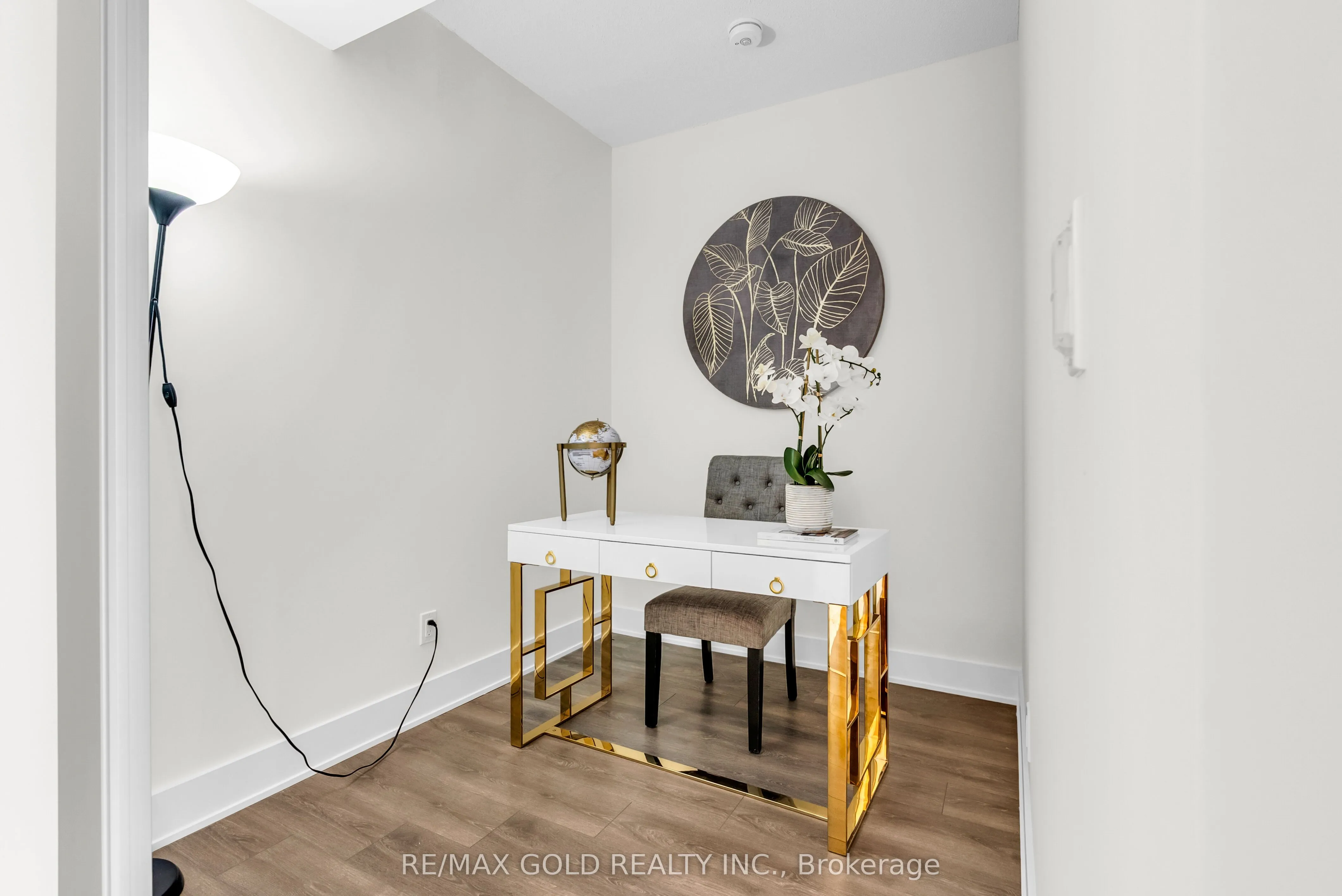 188 FAIRVIEW MALL Drive, #2101