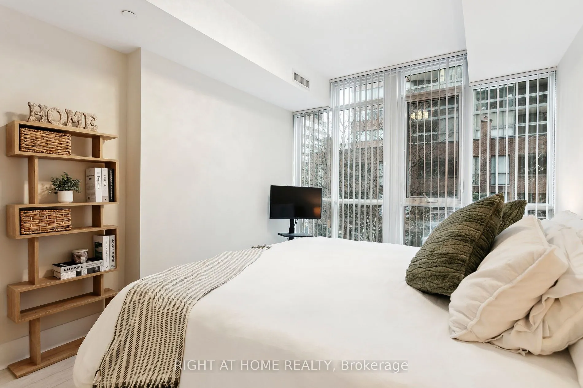 32 Davenport Road, #311