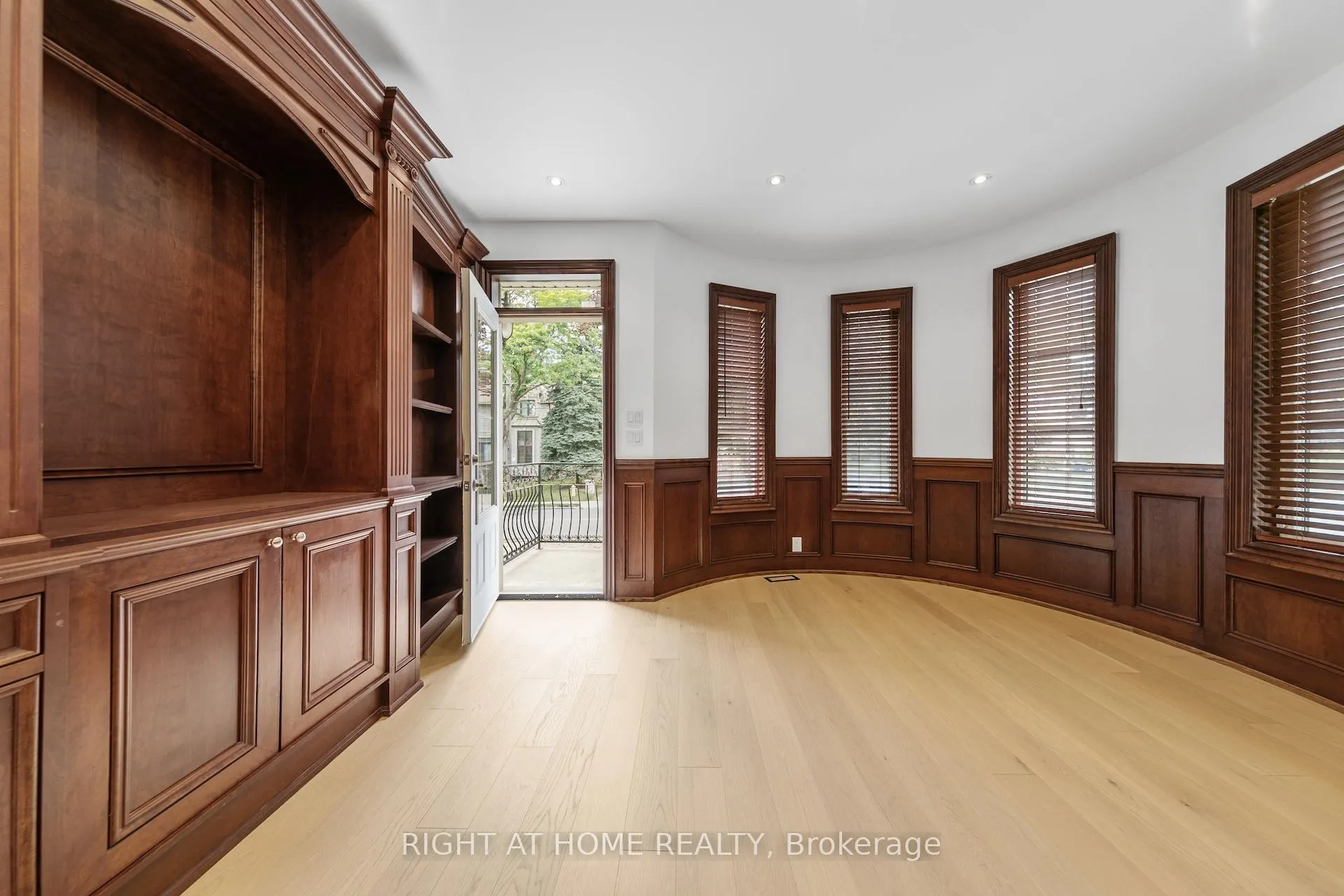 125 Kingsdale Avenue
