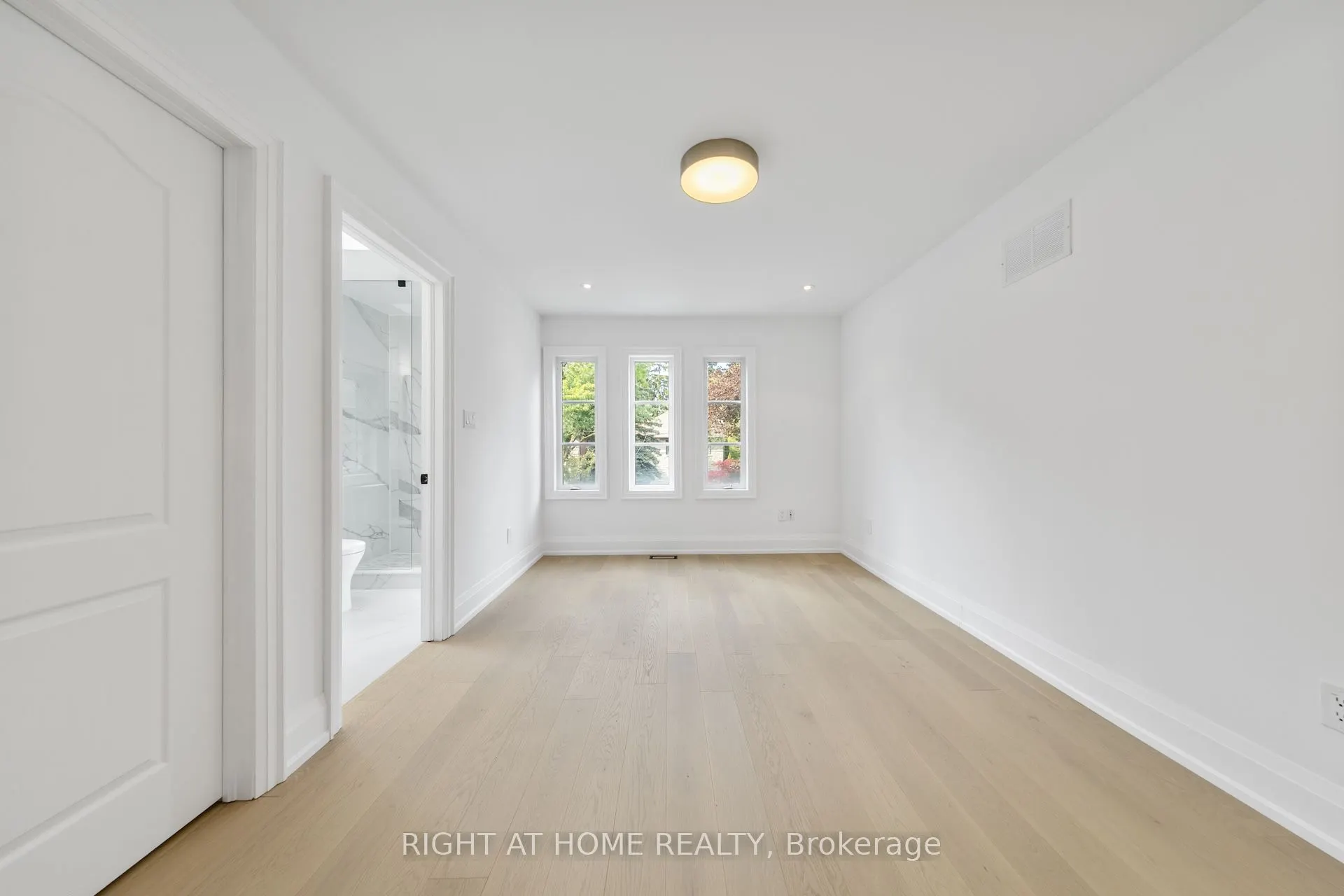 125 Kingsdale Avenue