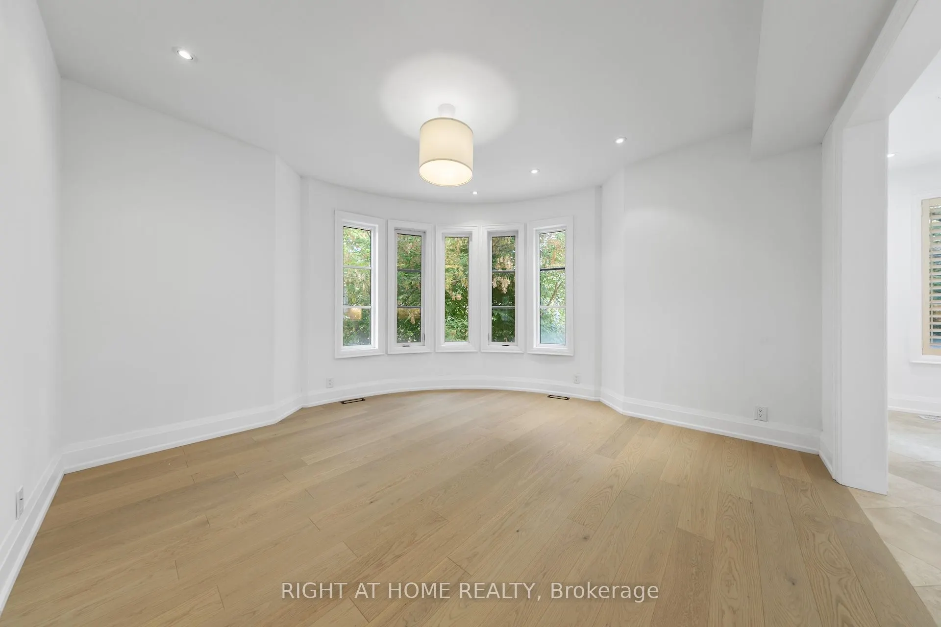 125 Kingsdale Avenue