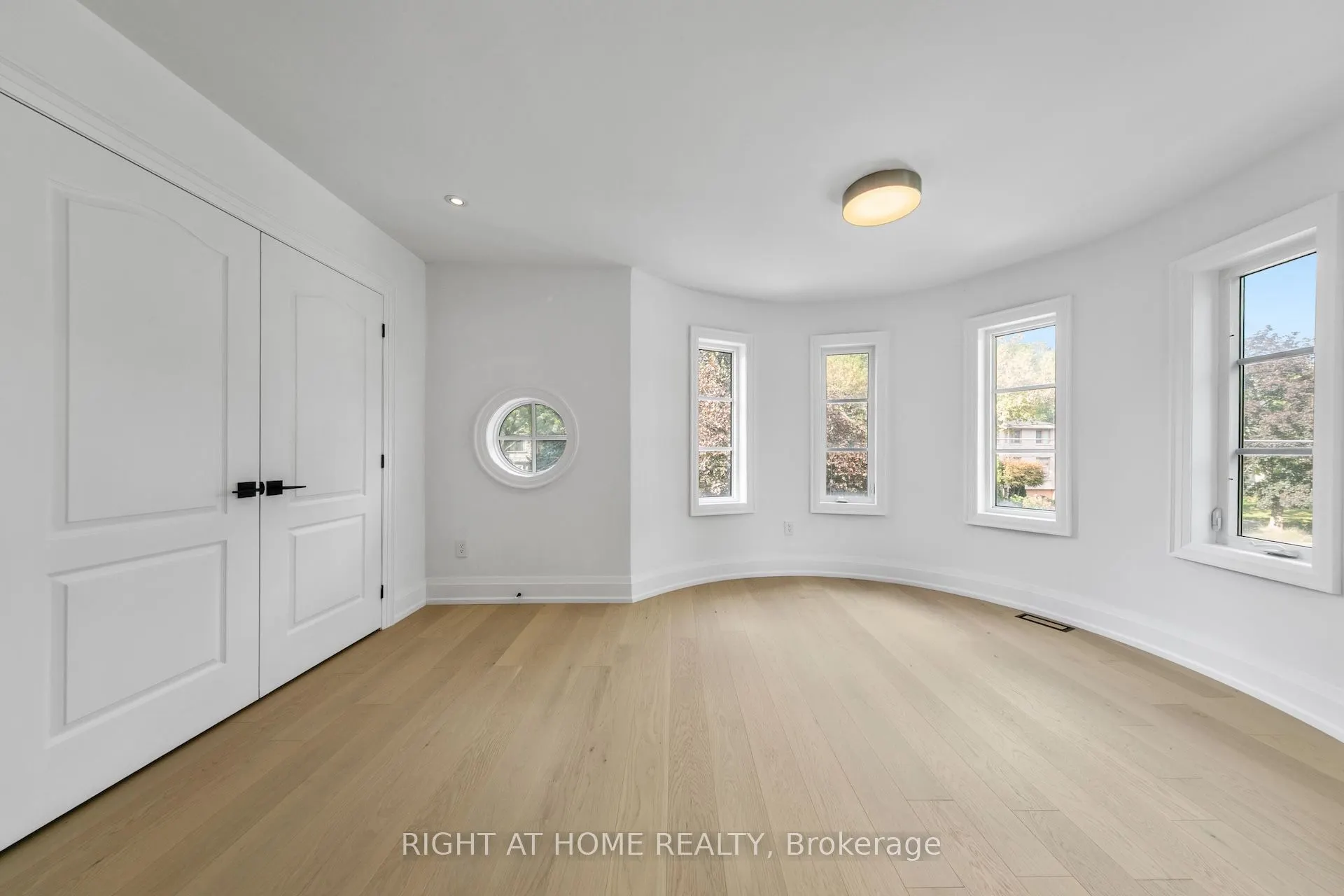 125 Kingsdale Avenue