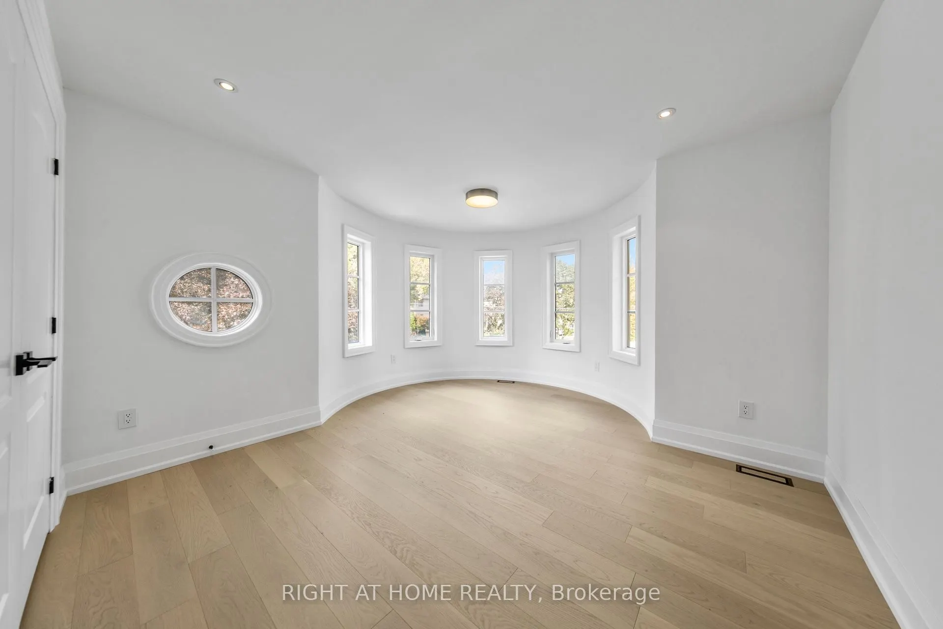 125 Kingsdale Avenue