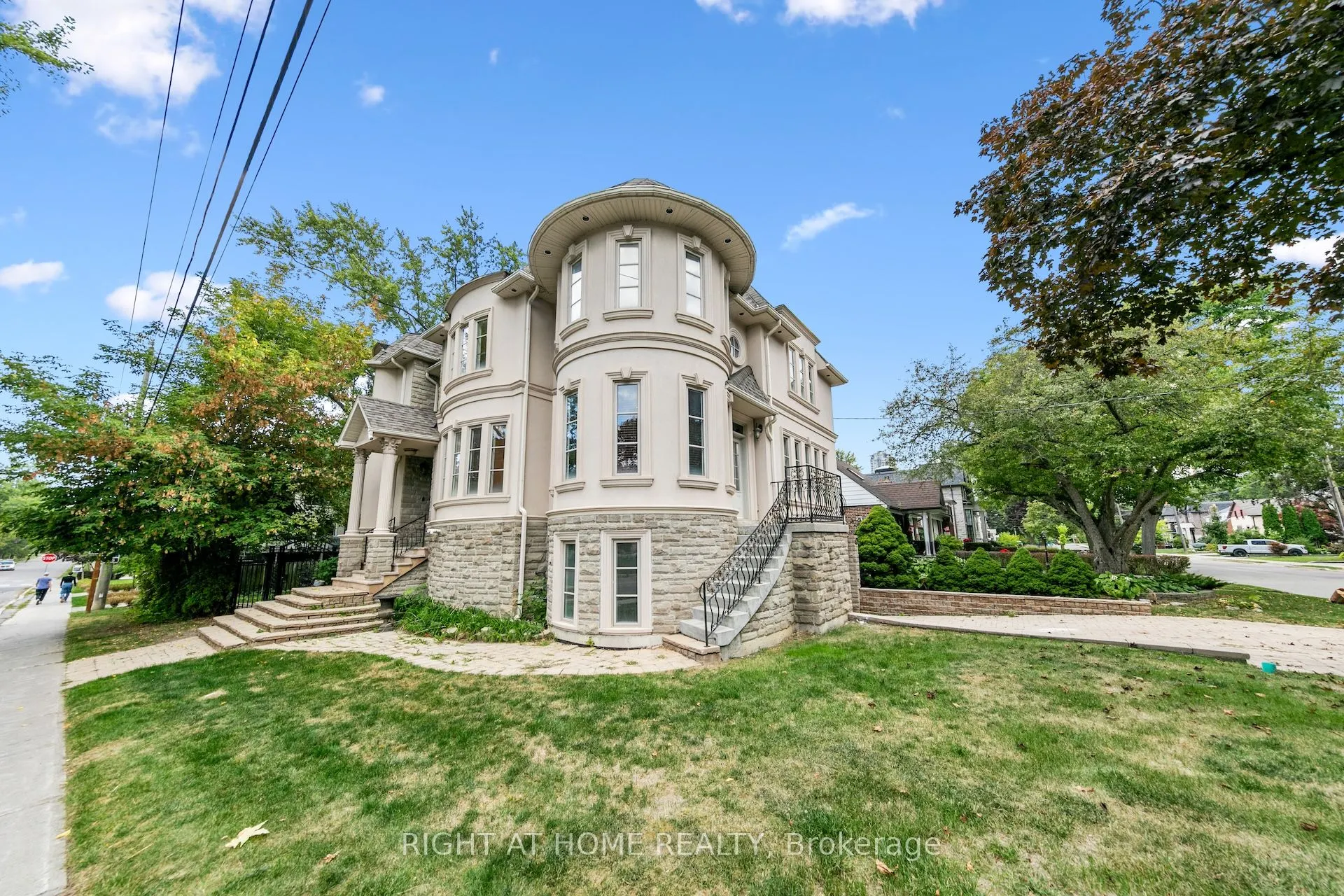 125 Kingsdale Avenue