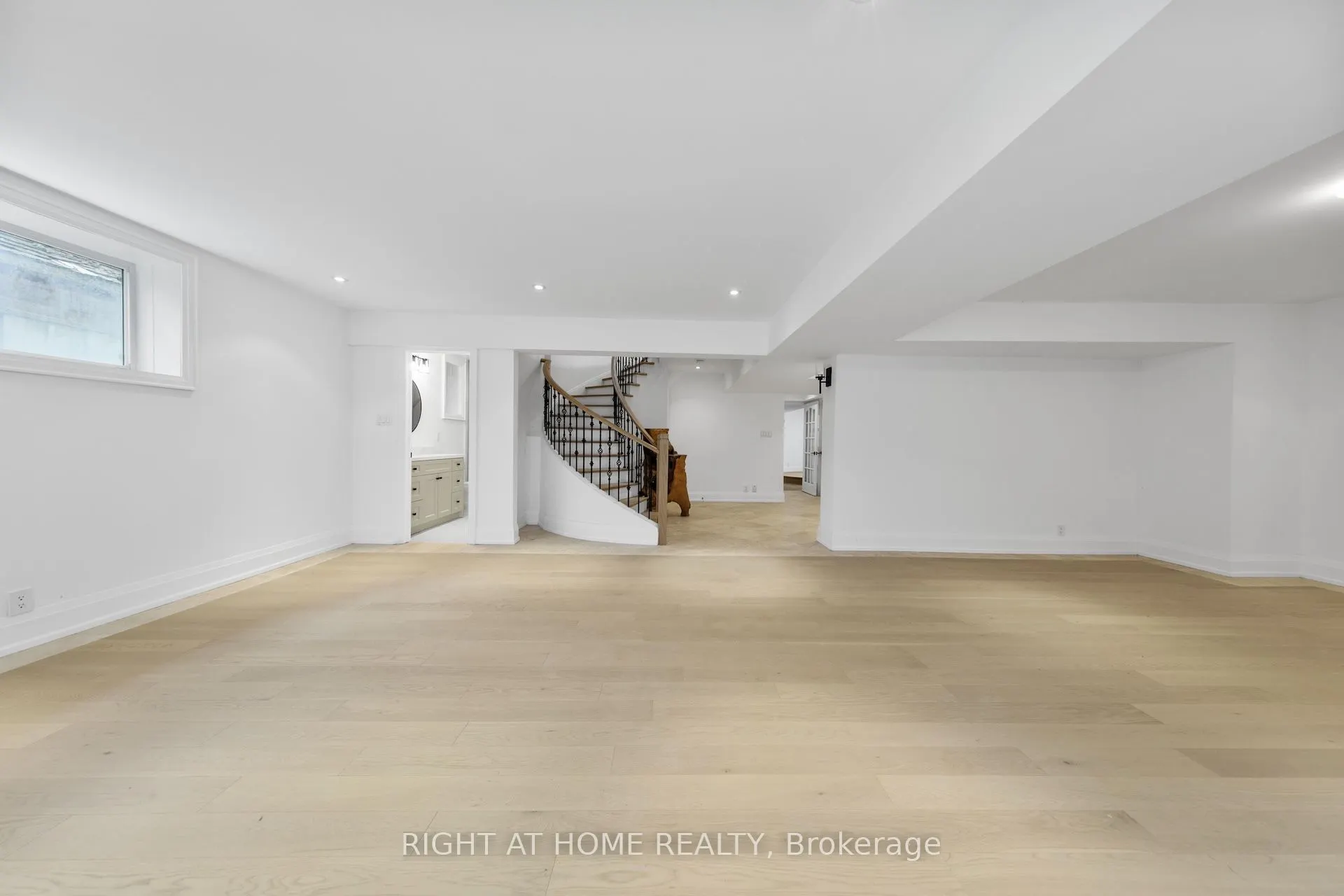 125 Kingsdale Avenue