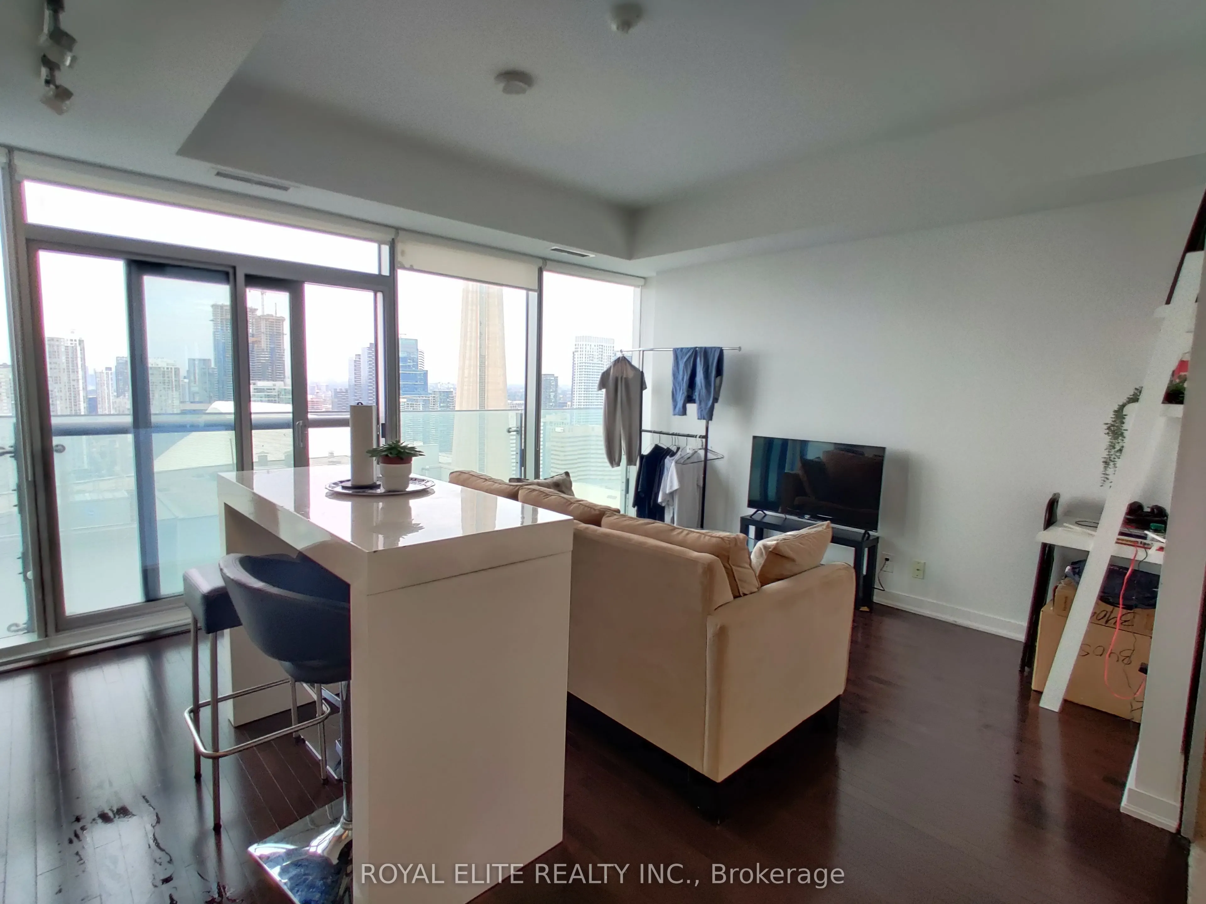 12 York Street, #3405