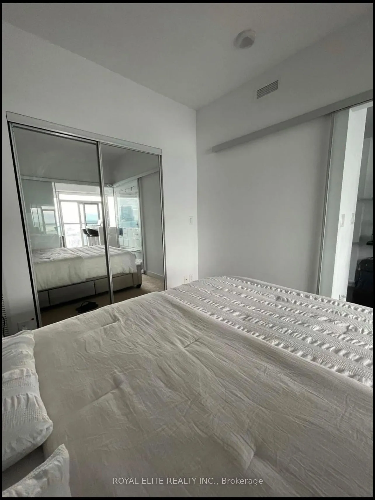 12 York Street, #3405