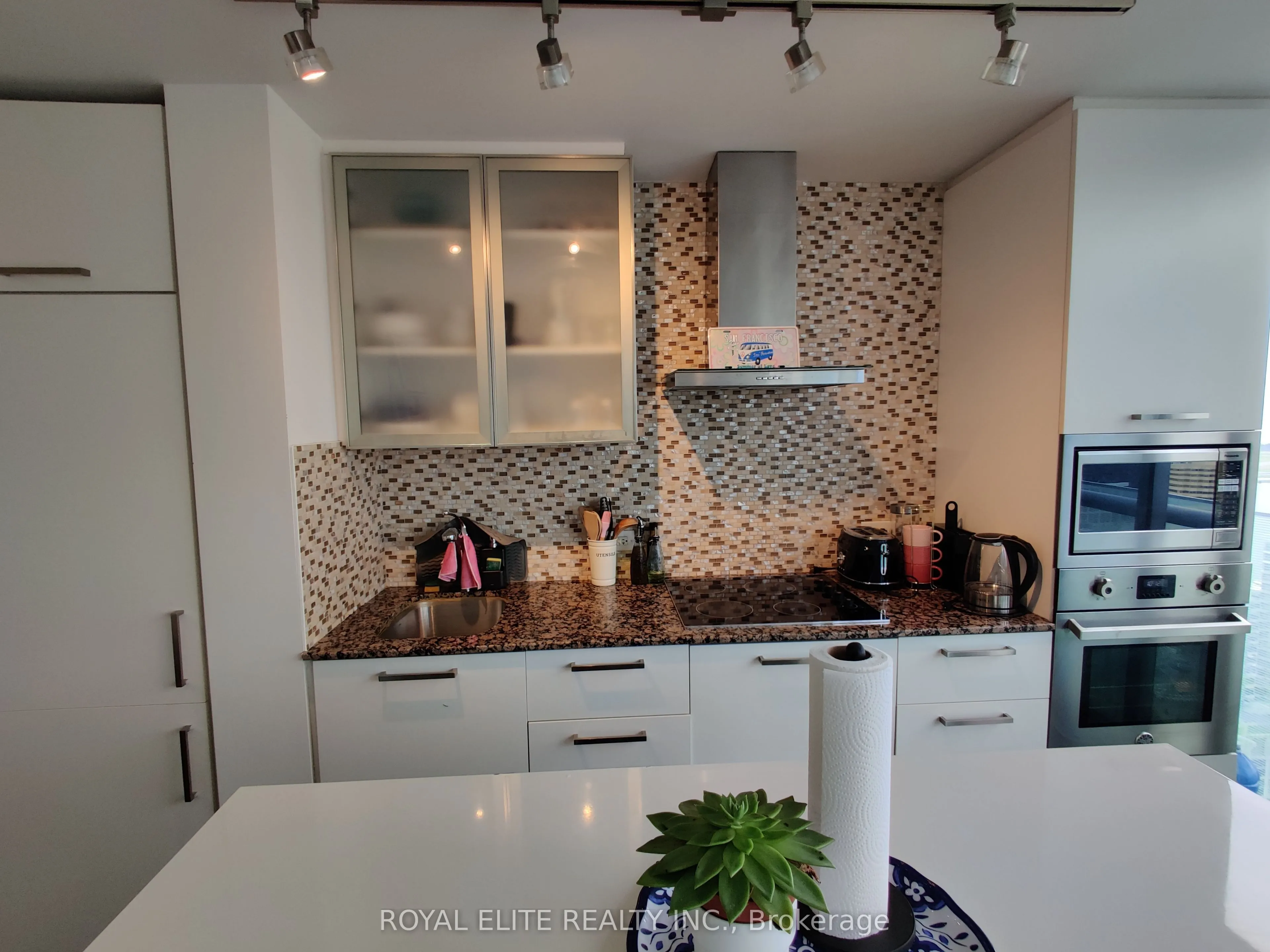 12 York Street, #3405