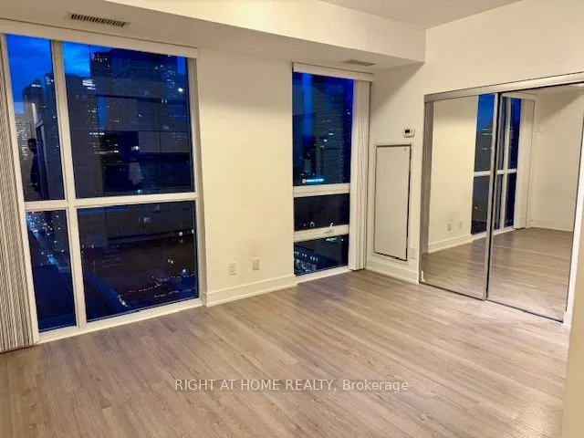 318 Richmond Street W, #1805
