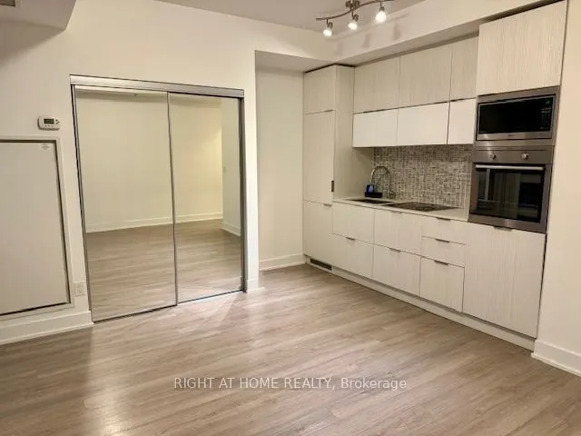318 Richmond Street W, #1805