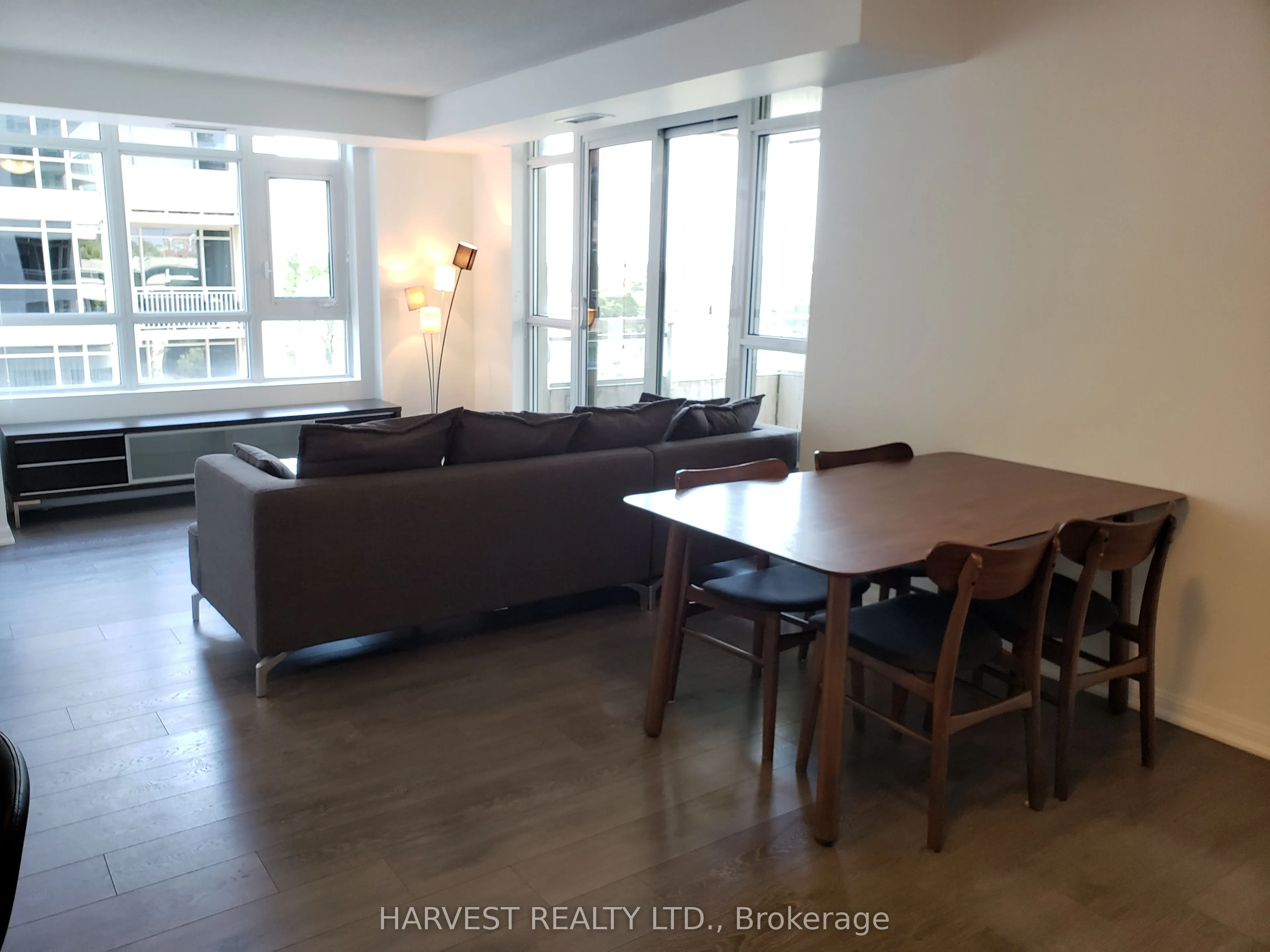 35 Bastion Street, #909