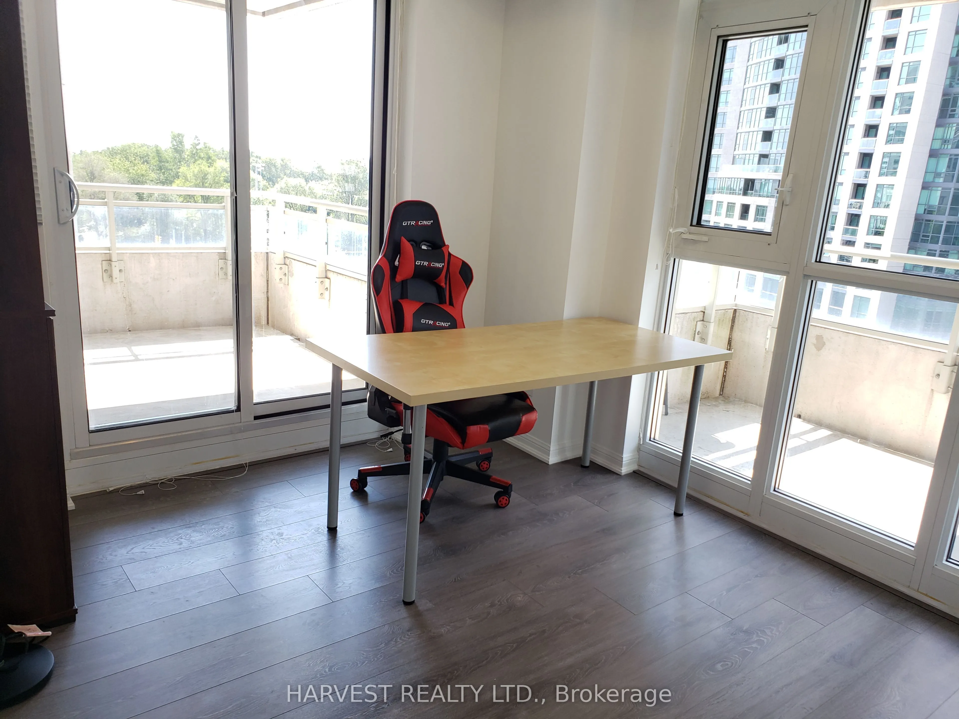 35 Bastion Street, #909