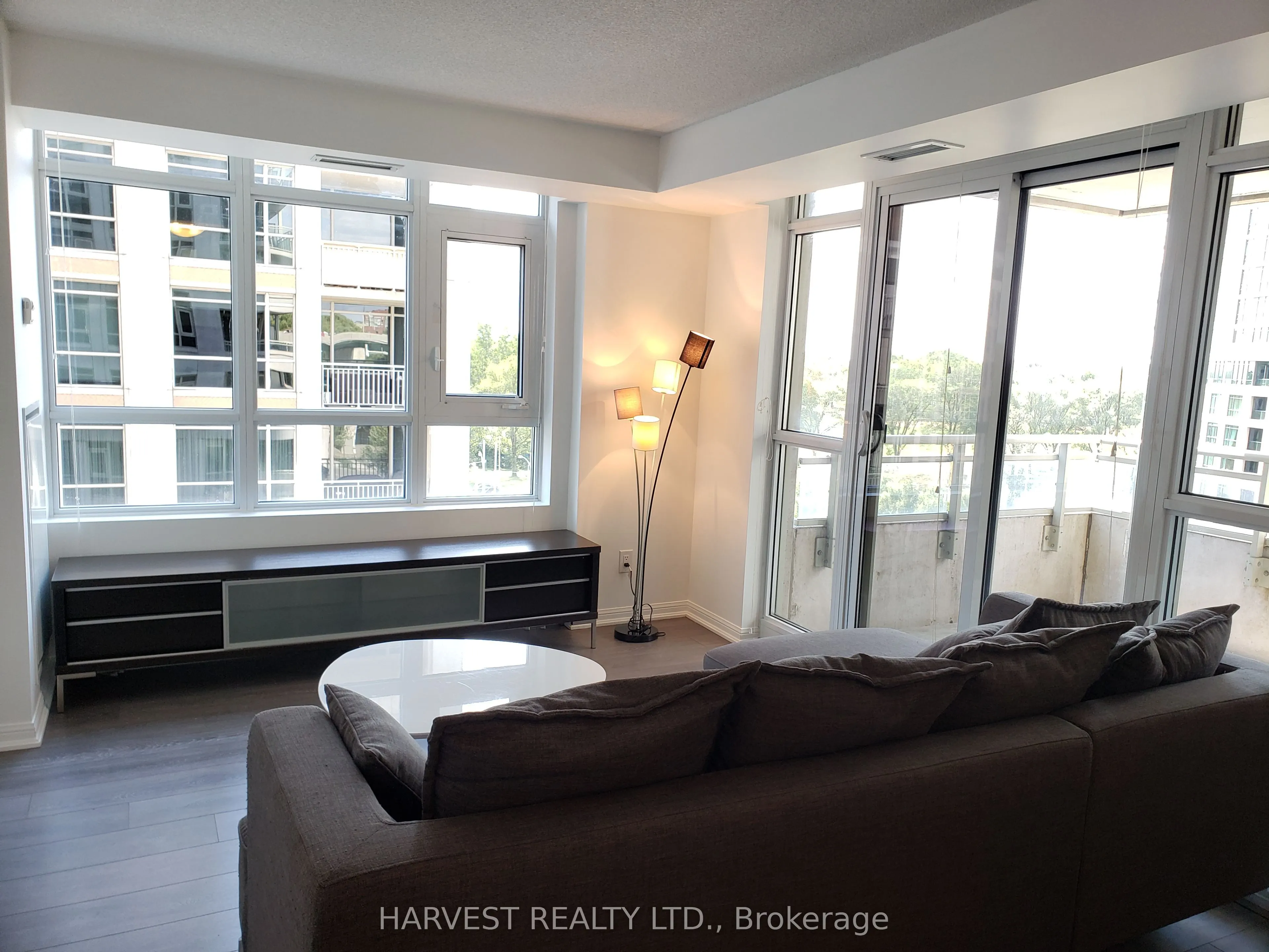 35 Bastion Street, #909