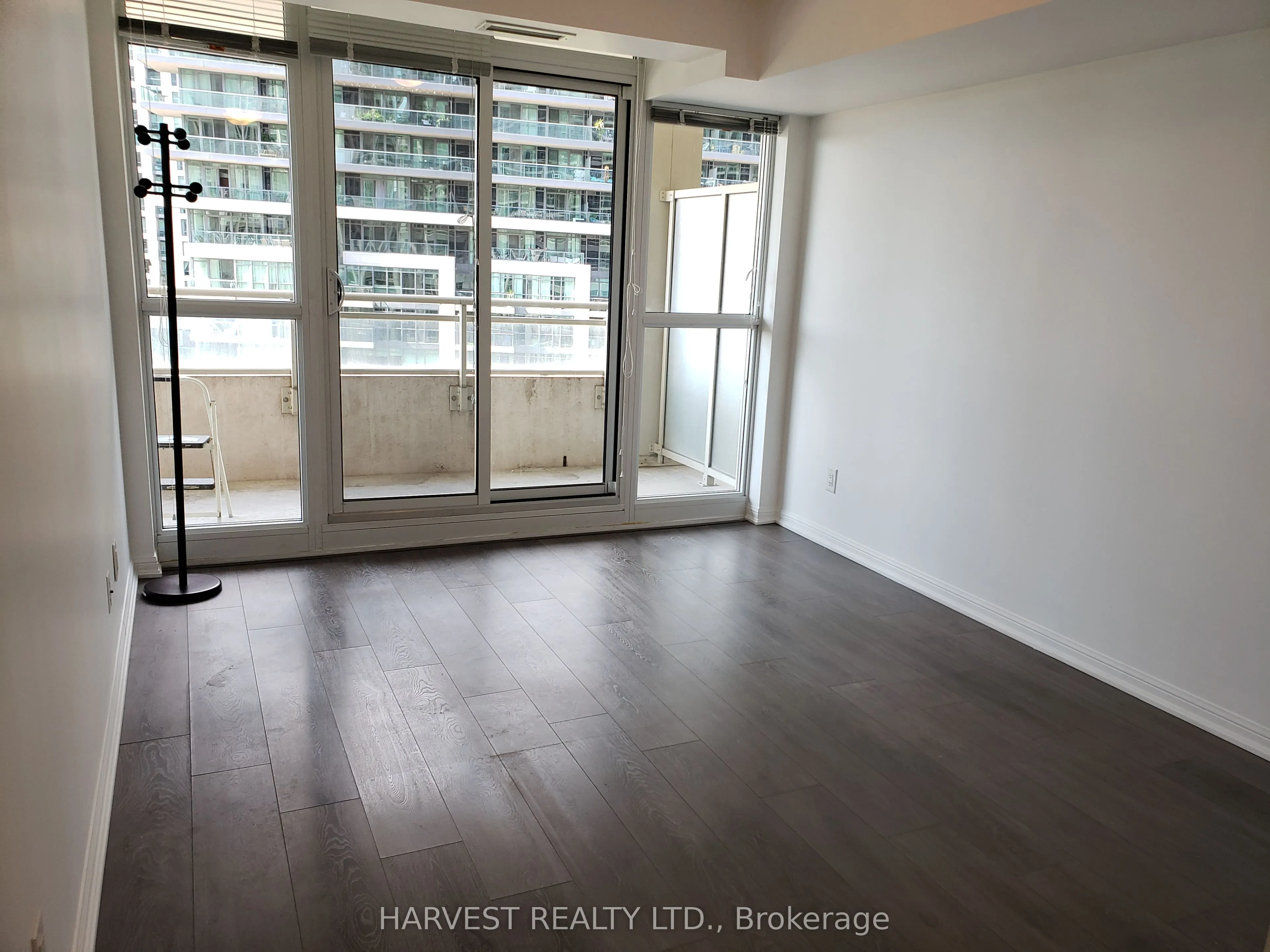 35 Bastion Street, #909