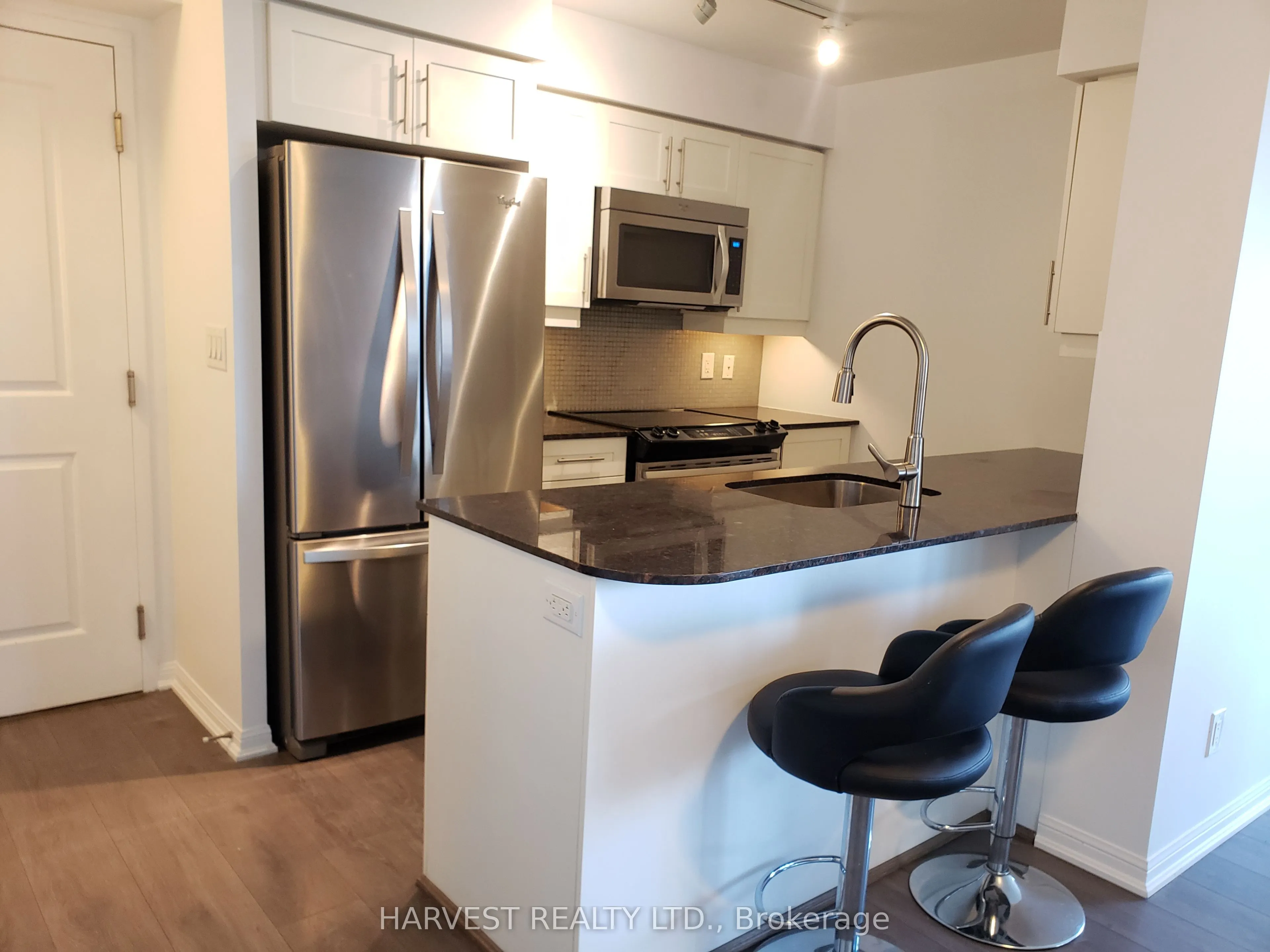 35 Bastion Street, #909