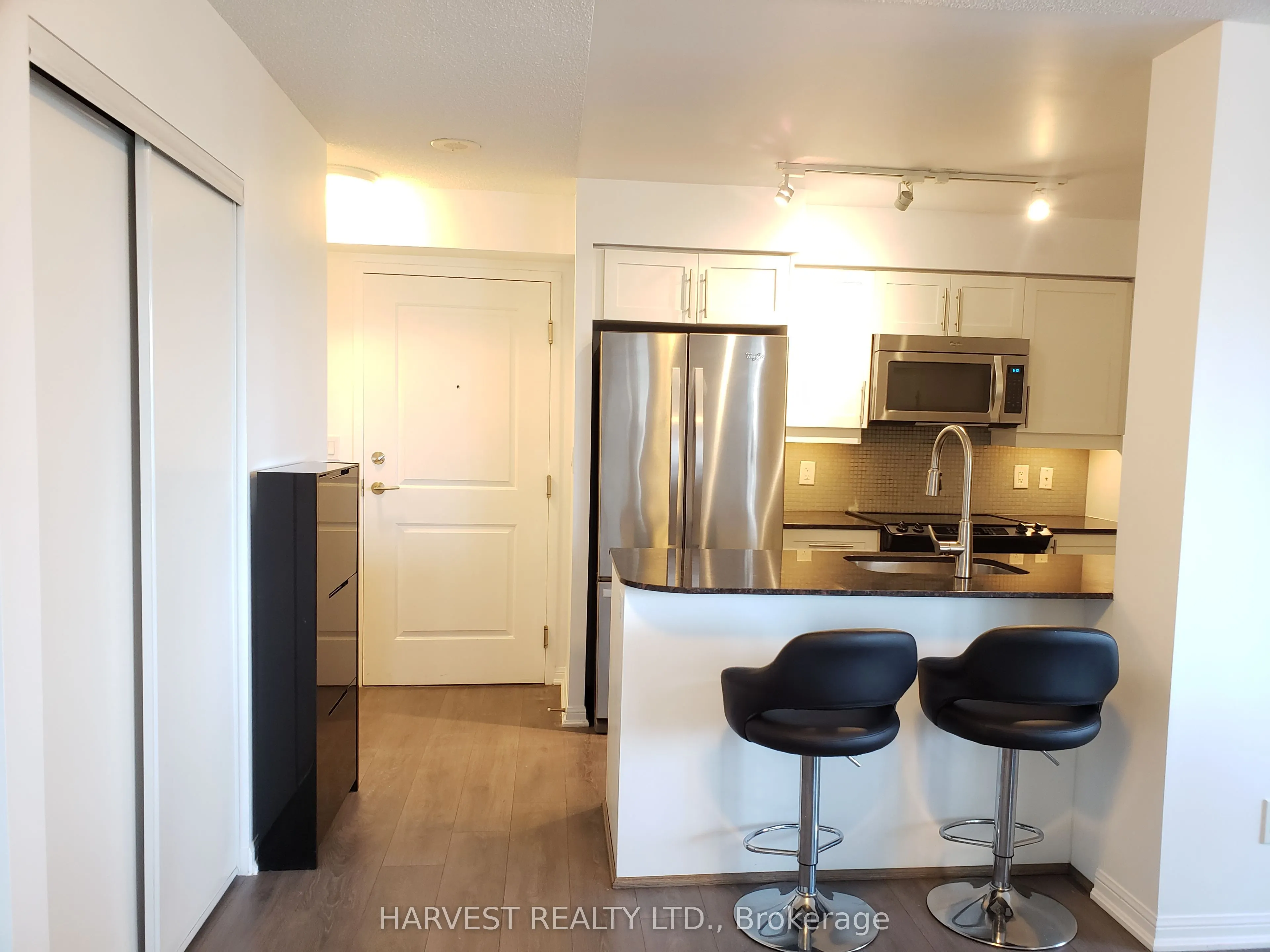 35 Bastion Street, #909