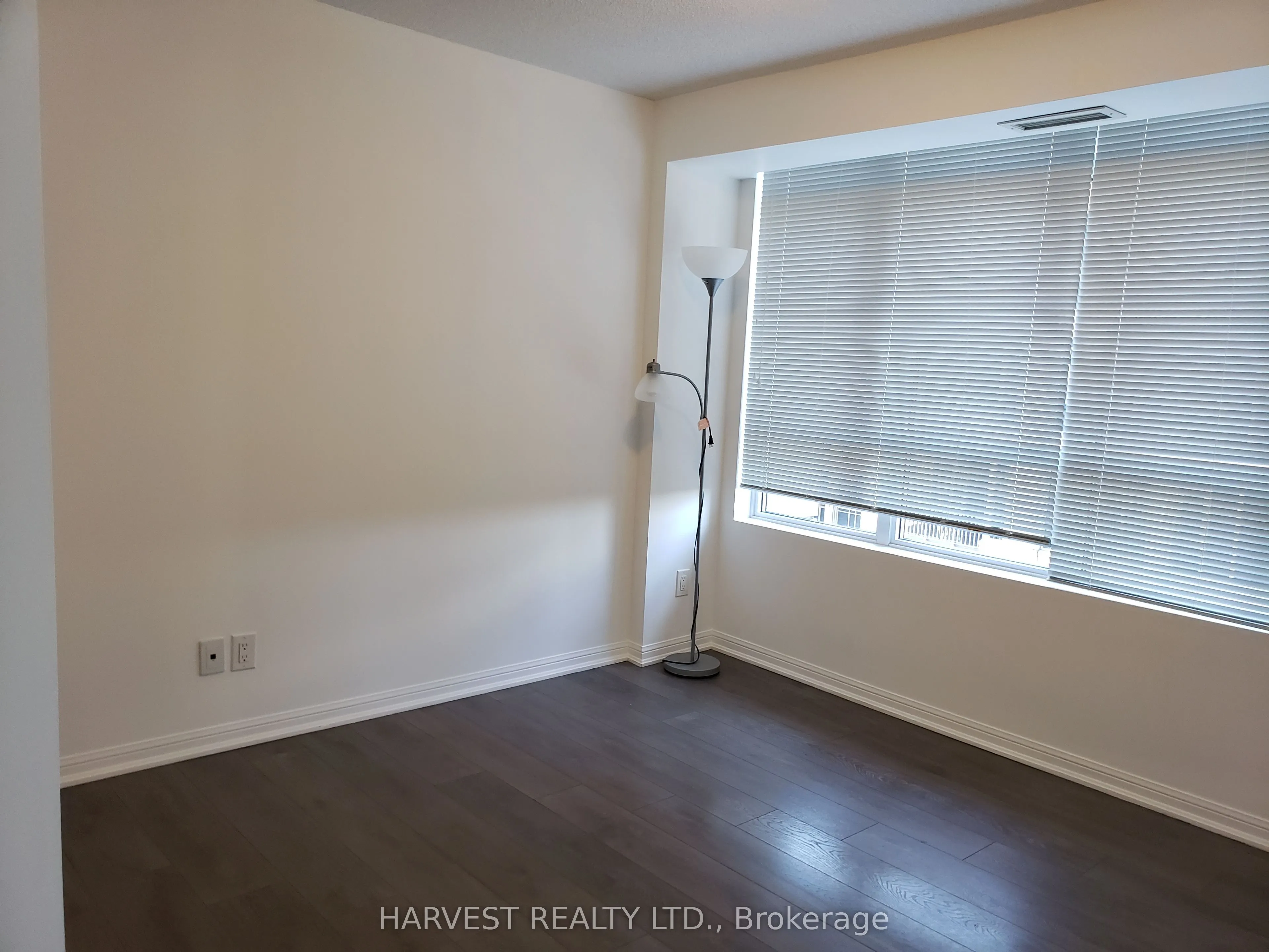 35 Bastion Street, #909