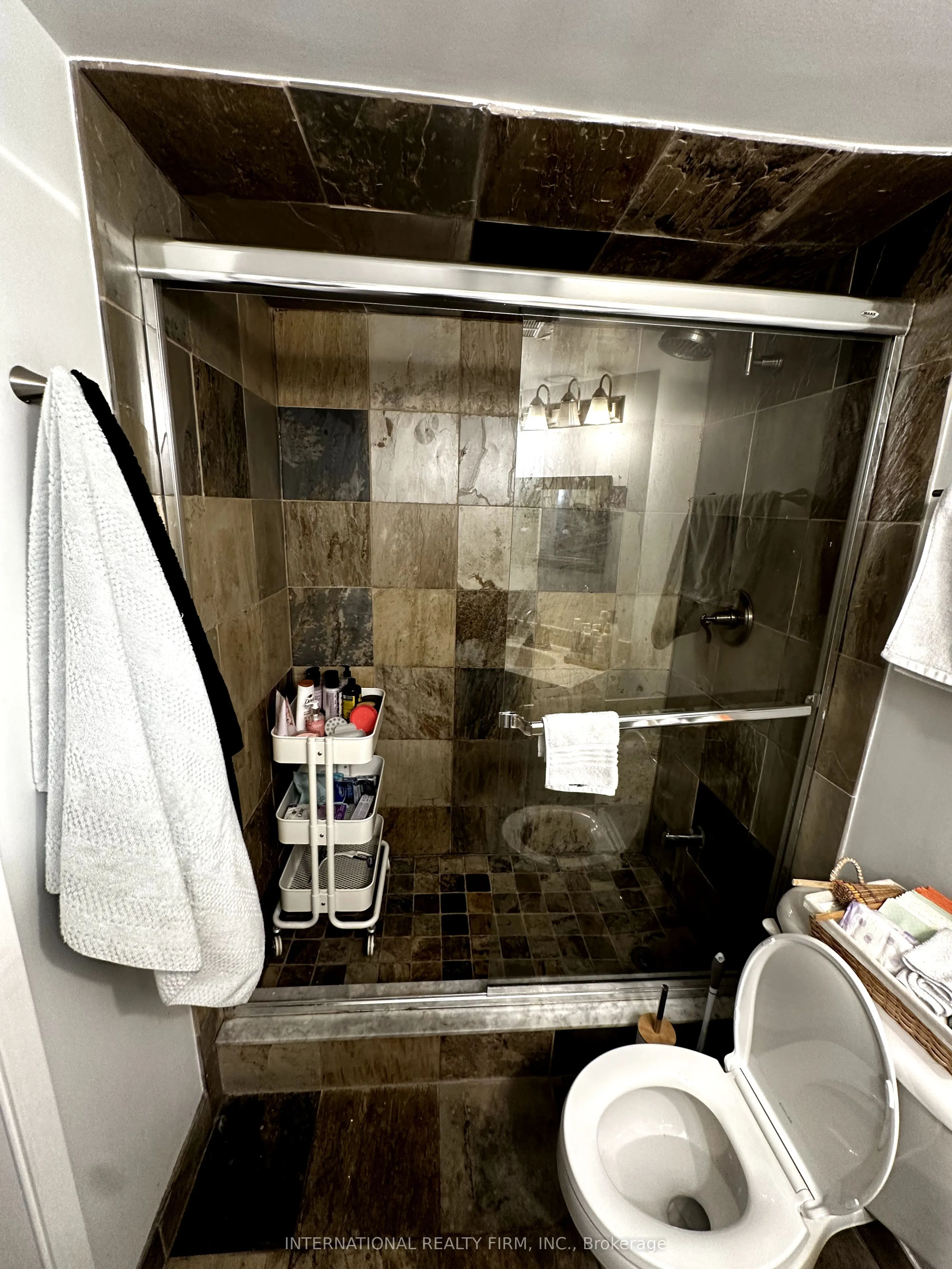 711 Bay Street, #716