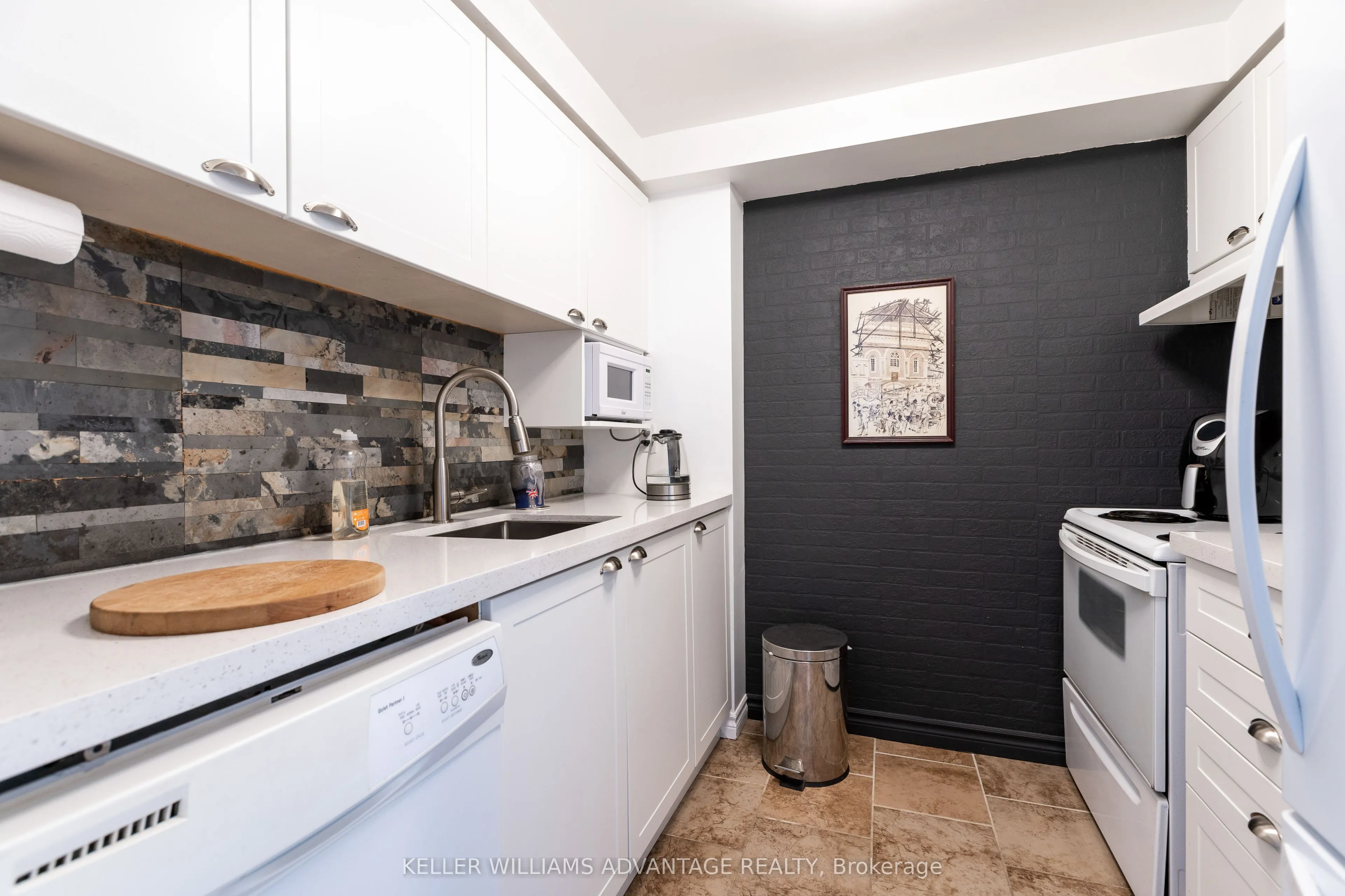 117 Gerrard Street E, #404