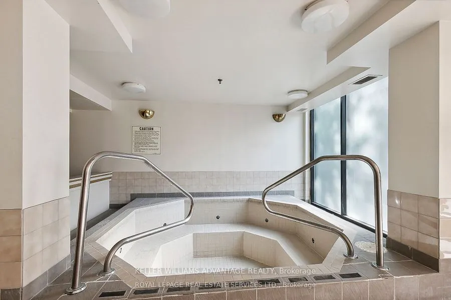 117 Gerrard Street E, #404