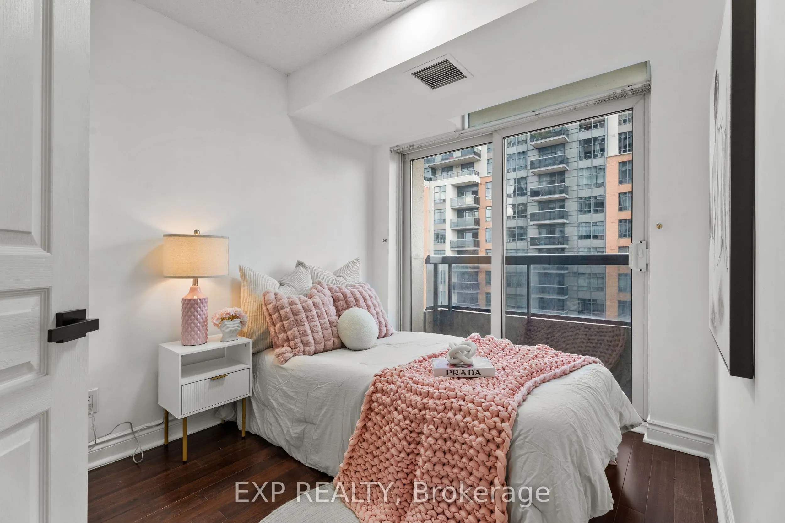 15 Northtown Way, #1222